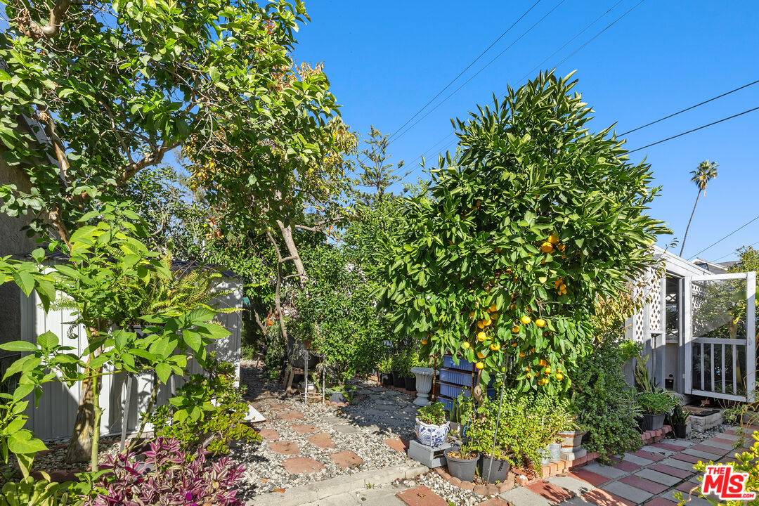 Los Angeles, California, 90041, United States, 3 Bedrooms Bedrooms, ,2 BathroomsBathrooms,Residential,For Sale,2000501