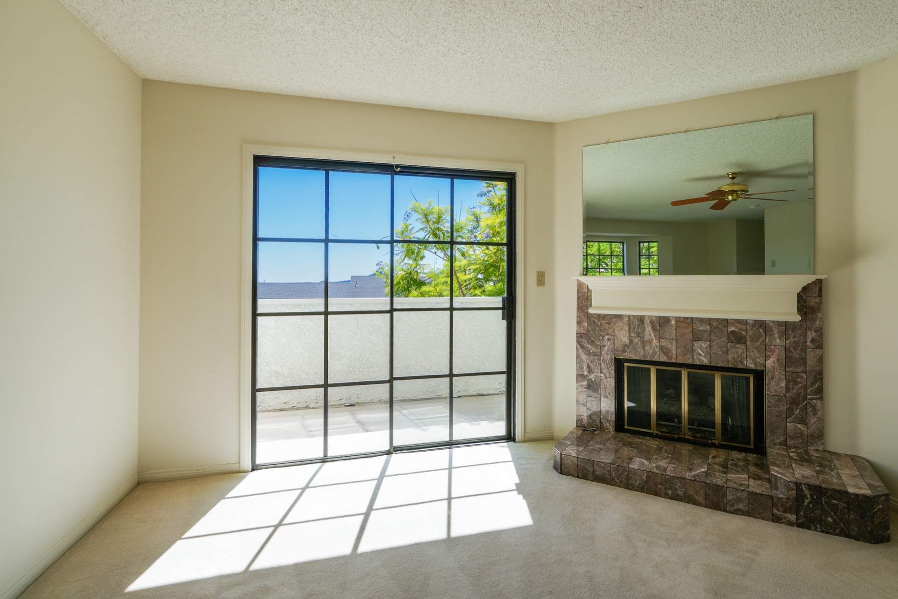  2440 Flintridge Drive - 物件實景