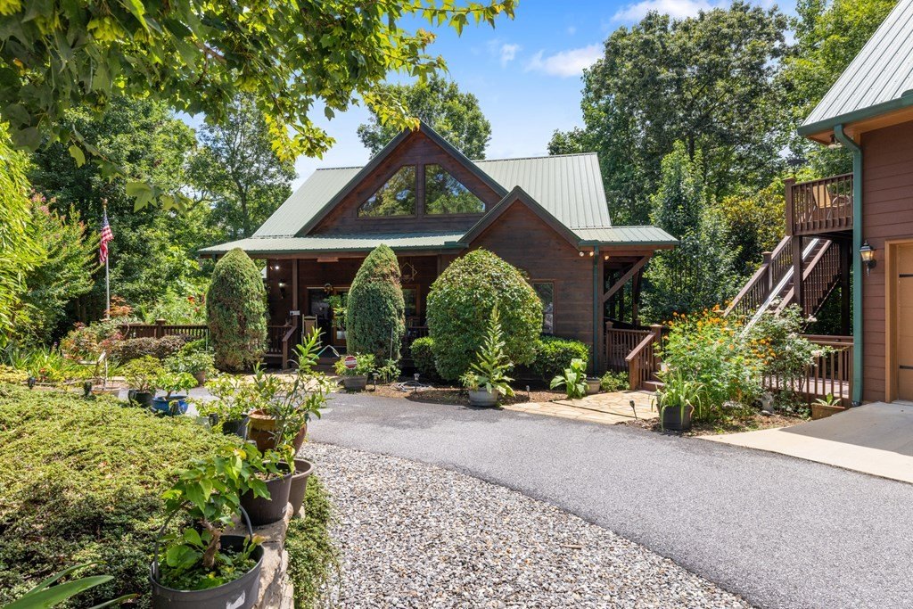 Blairsville, Georgia, 30512, United States, 3 Bedrooms Bedrooms, ,4 BathroomsBathrooms,Residential,For Sale,1895292