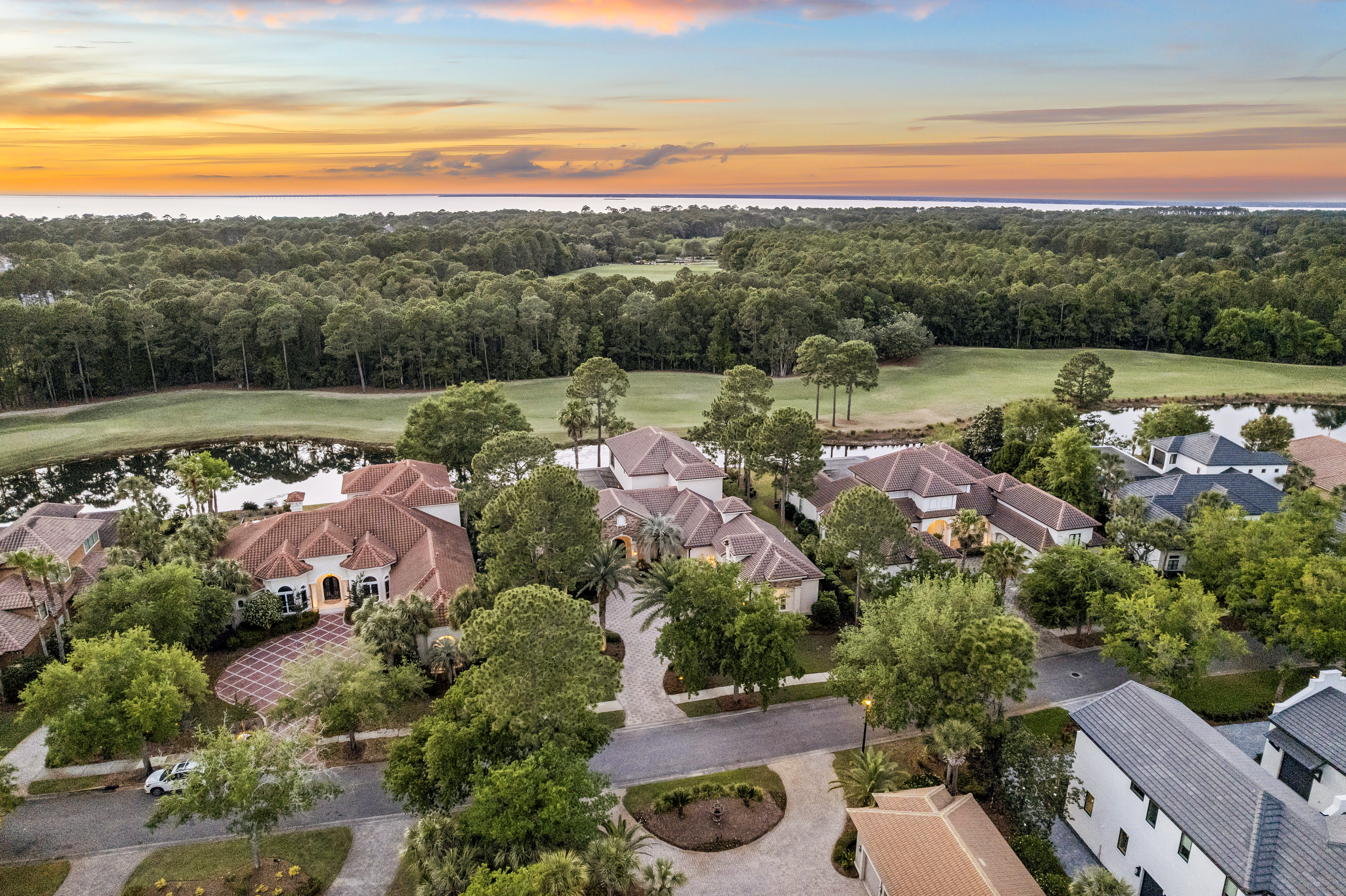  Refined Golf-Course Estate With Resort Amenities - 物件實景