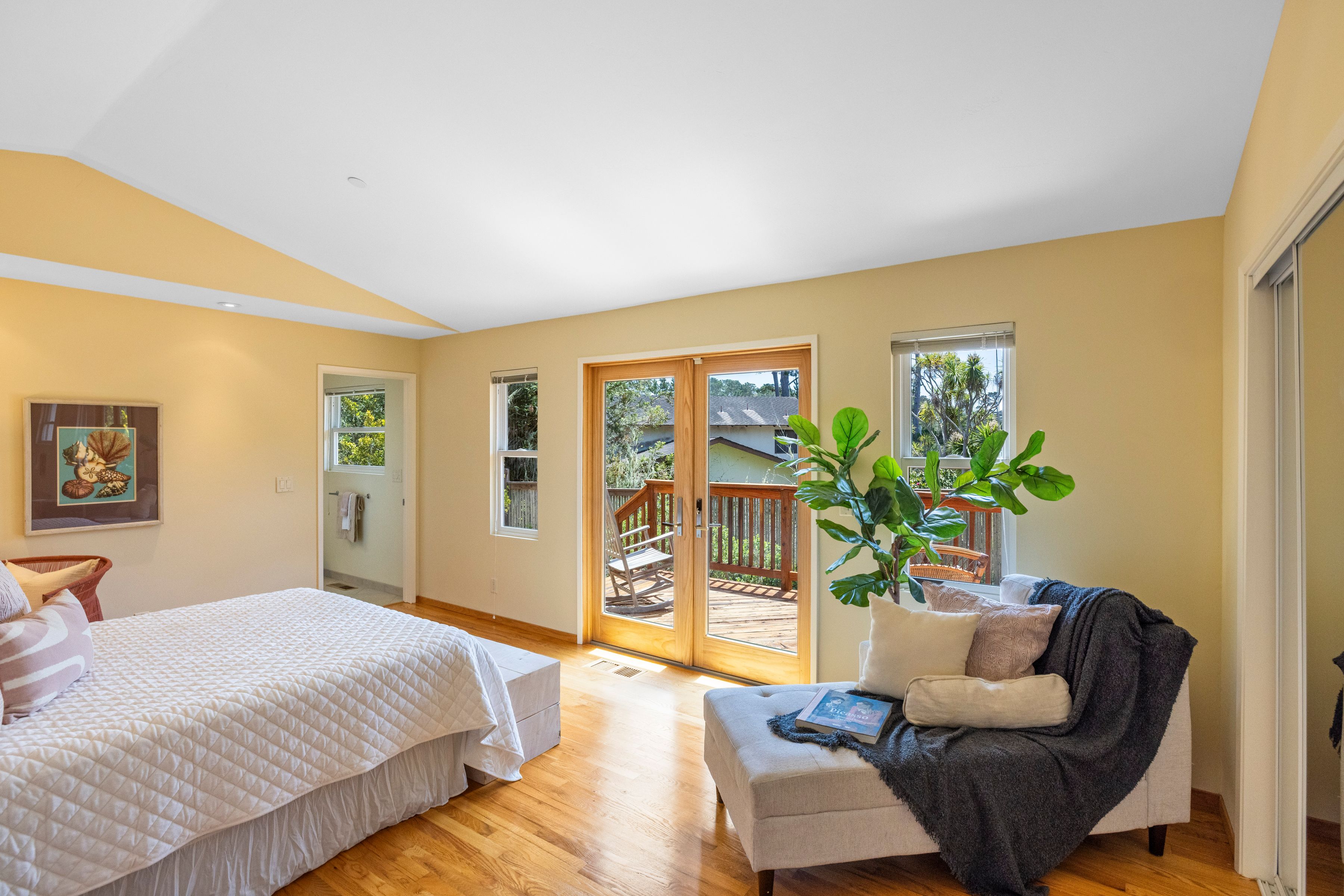  3113 Sloat Road - 物件實景