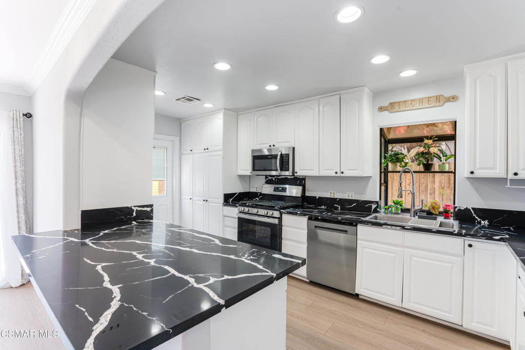 Granada Hills, California, 91344, United States, 4 Bedrooms Bedrooms, ,2 BathroomsBathrooms,Residential,For Sale,1900791