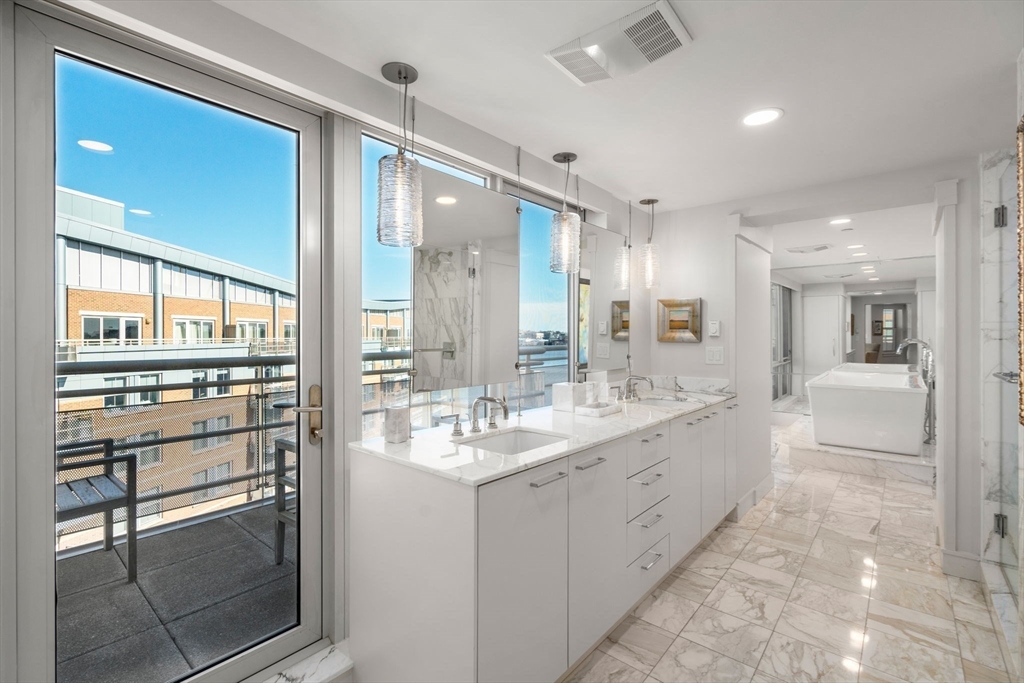 Boston, Massachusetts, 02109, United States, 3 Bedrooms Bedrooms, ,3 BathroomsBathrooms,Residential,For Sale,1847370