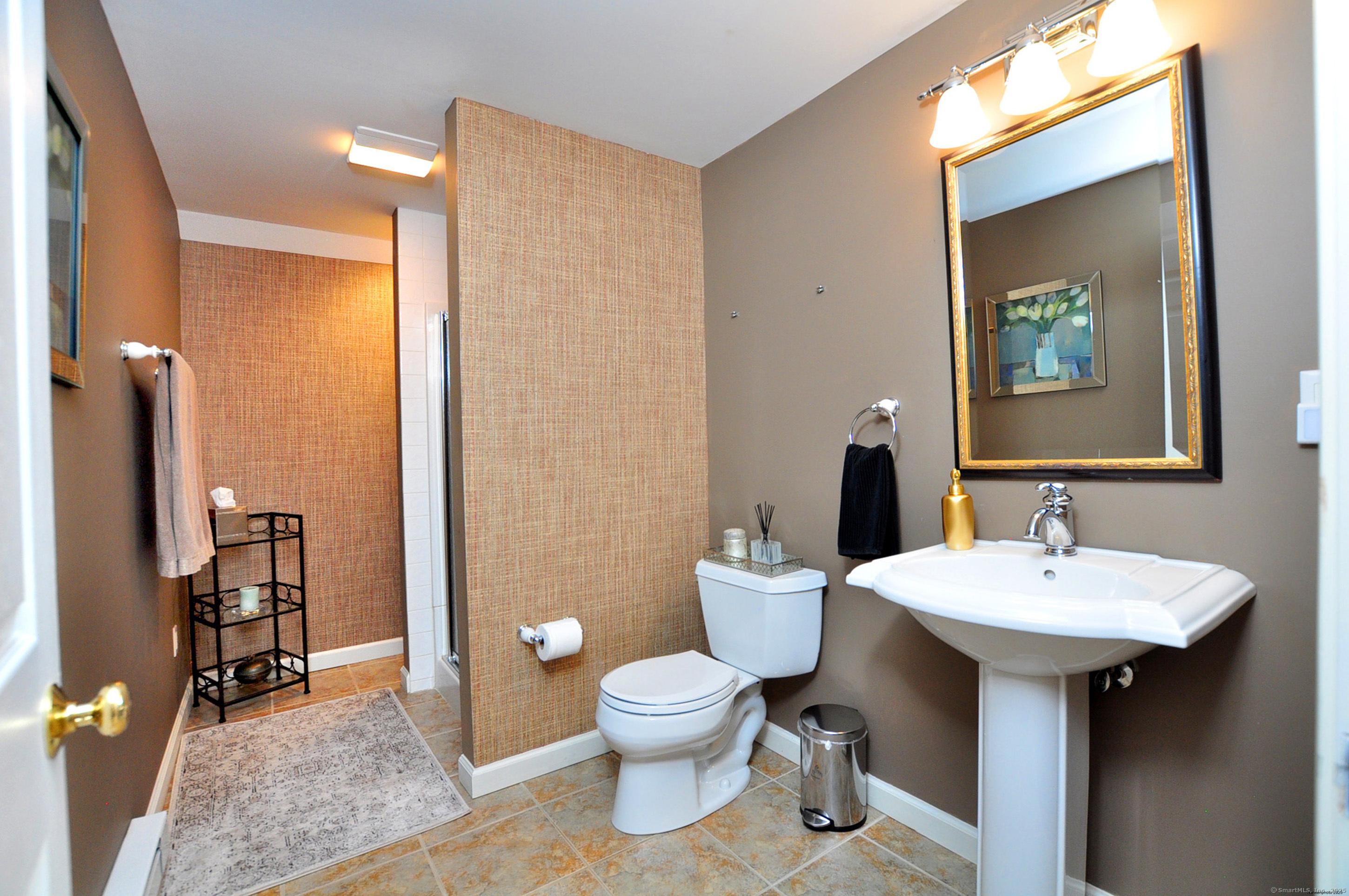 Avon, Connecticut, 06001, United States, 2 Bedrooms Bedrooms, ,4 BathroomsBathrooms,Residential,For Sale,1910555