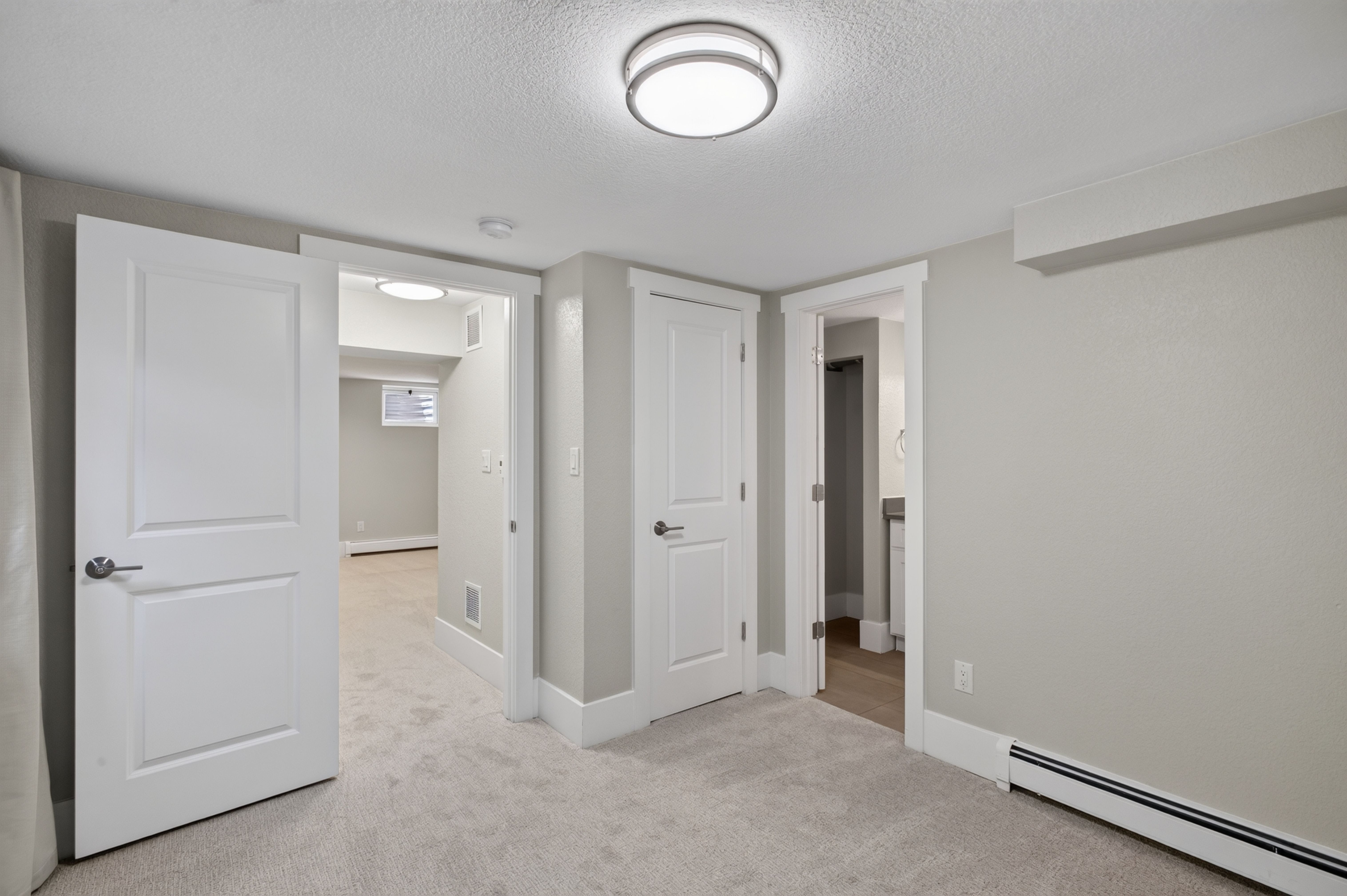  Updated, move-in ready home offers a bright, inviting floor plan - 物件實景