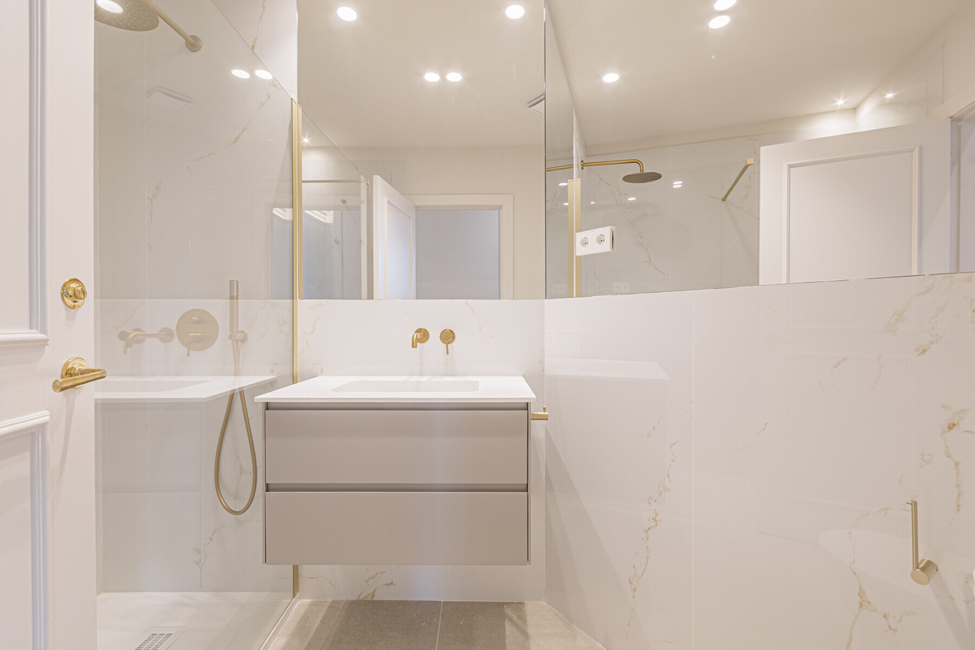  Renovated corner apartment in El Born with views of Port Vell - 物件實景
