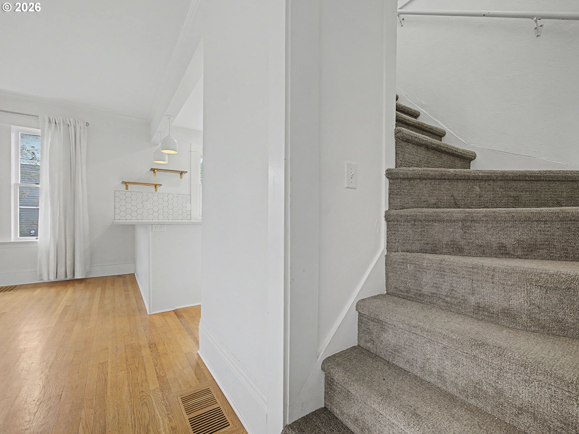 Portland, Oregon, 97212, United States, 5 Bedrooms Bedrooms, ,3 BathroomsBathrooms,Residential,For Sale,2043589