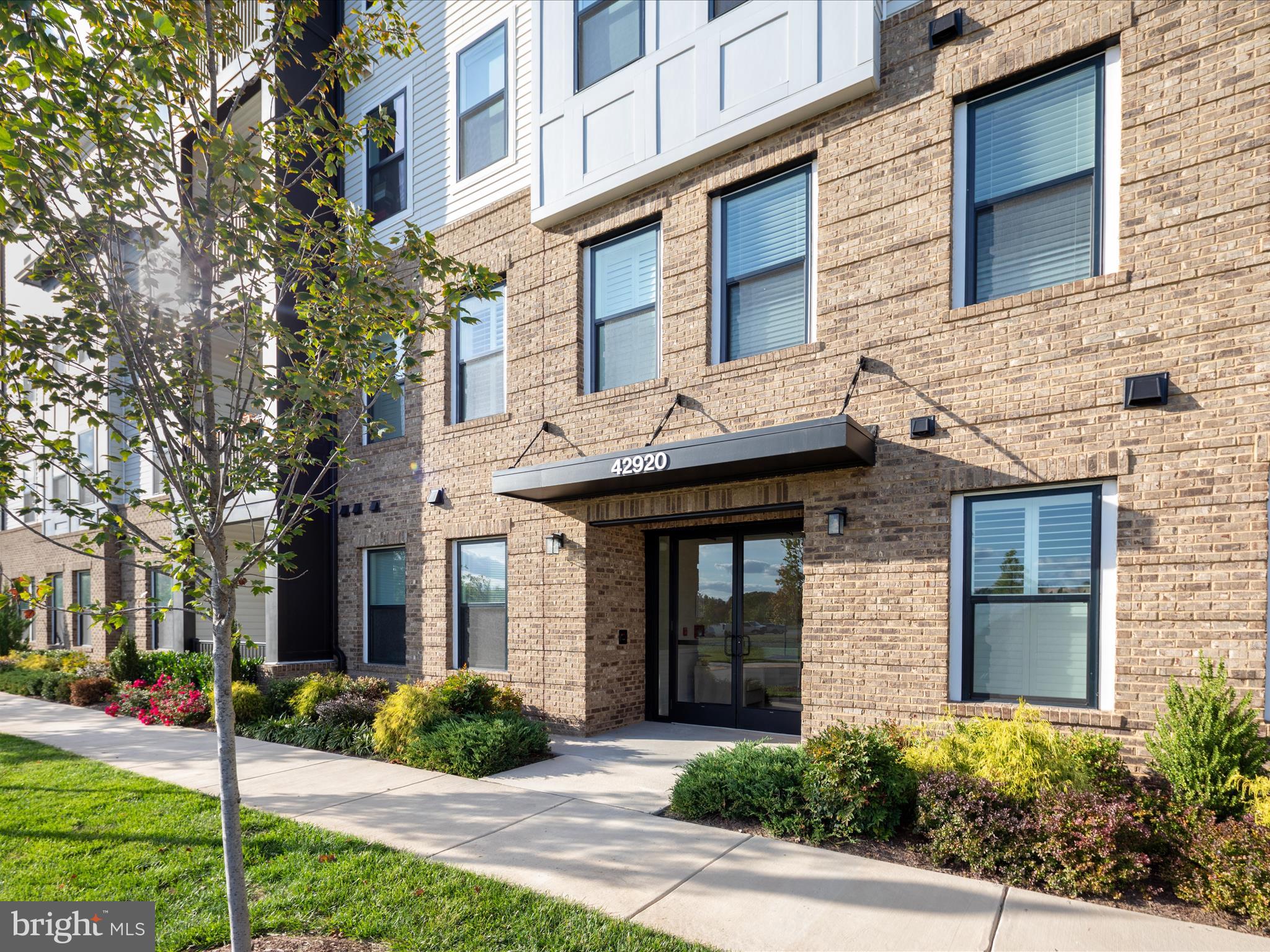 Ashburn, Virginia, 20148, United States, 3 Bedrooms Bedrooms, ,2 BathroomsBathrooms,Residential,For Sale,1980146