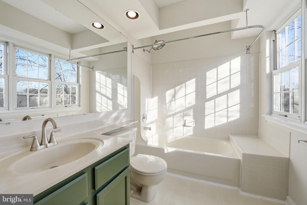 Sterling, Virginia, 20166, United States, 3 Bedrooms Bedrooms, ,3 BathroomsBathrooms,Residential,For Sale,2010365