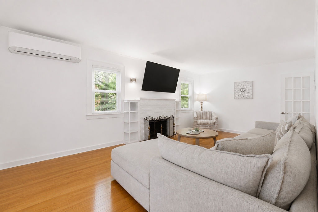 East Rockaway, New York, 11518, United States, 4 Bedrooms Bedrooms, ,2 BathroomsBathrooms,Residential,For Sale,2048552