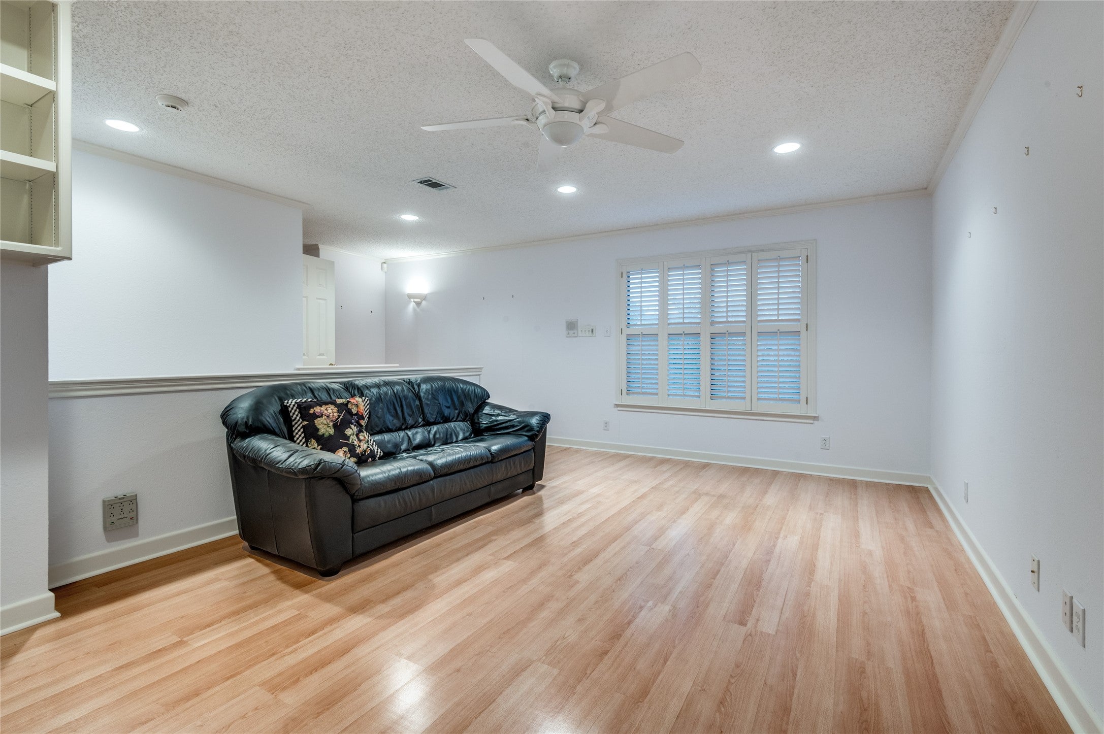 Bedford, Texas, 76021, United States, 5 Bedrooms Bedrooms, ,4 BathroomsBathrooms,Residential,For Sale,1976137