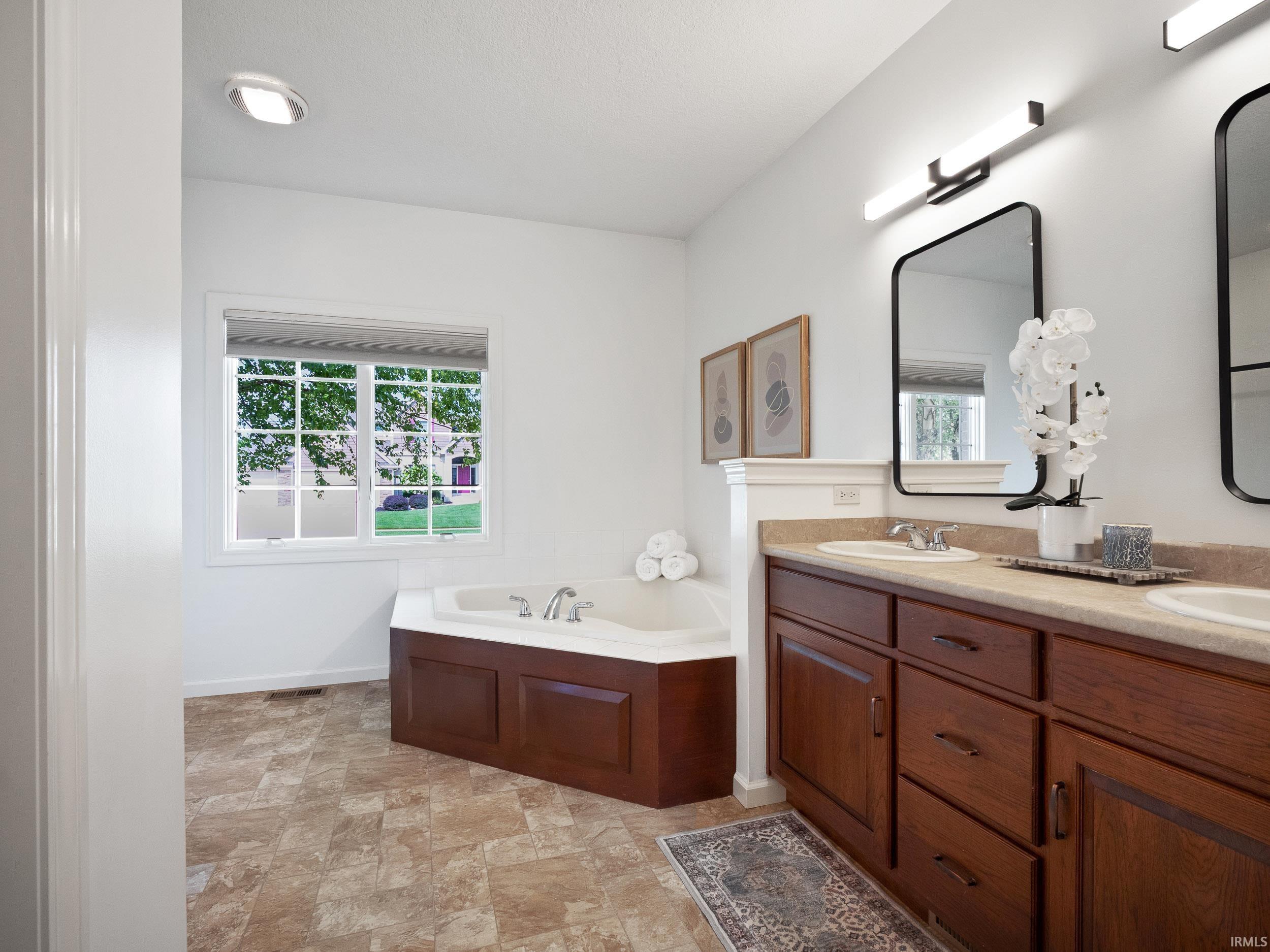 Huntertown, Indiana, 46748, United States, 5 Bedrooms Bedrooms, ,5 BathroomsBathrooms,Residential,For Sale,1982642