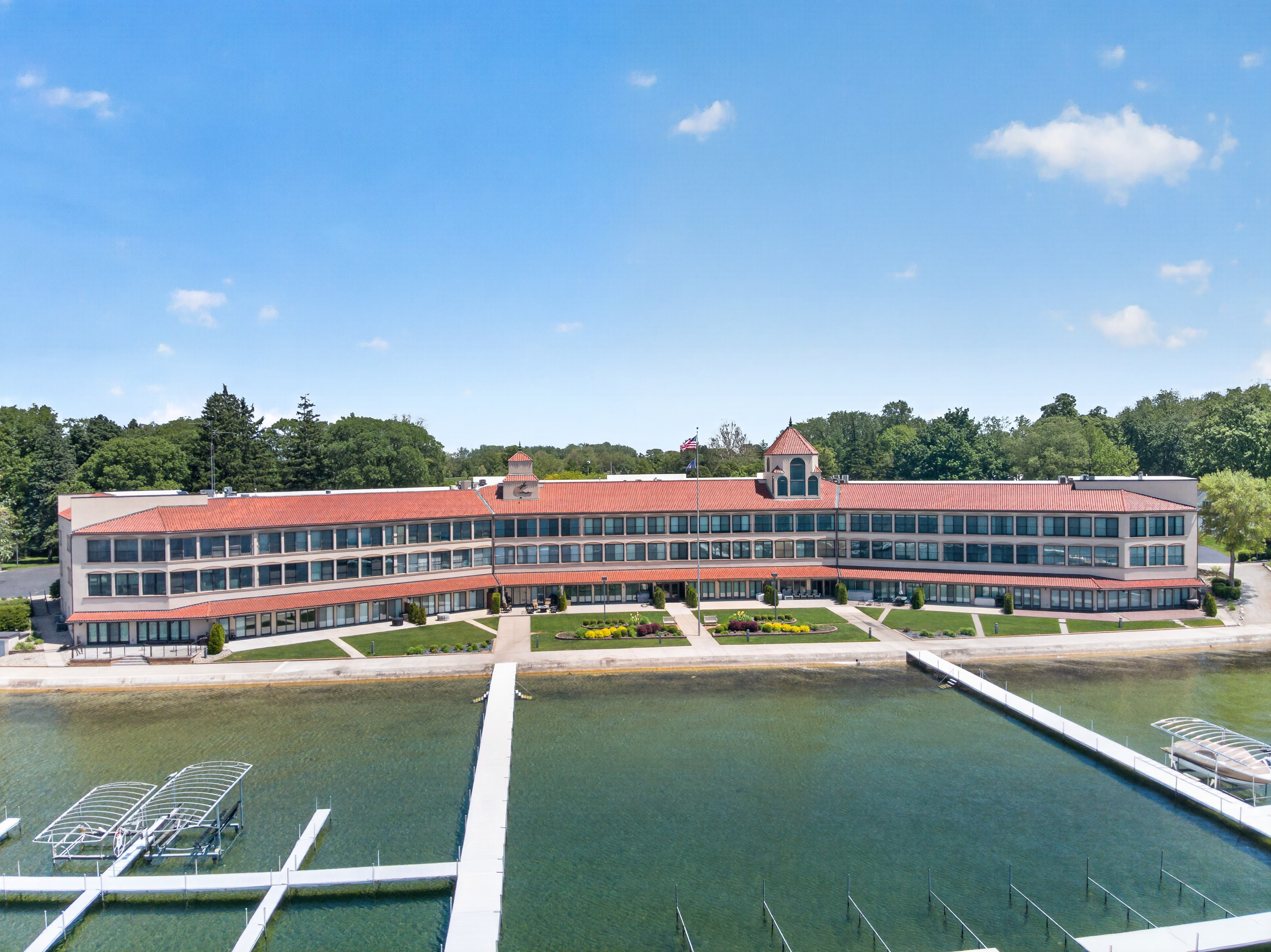  Third Floor Condo with Spectacular Lake Views - 物件實景