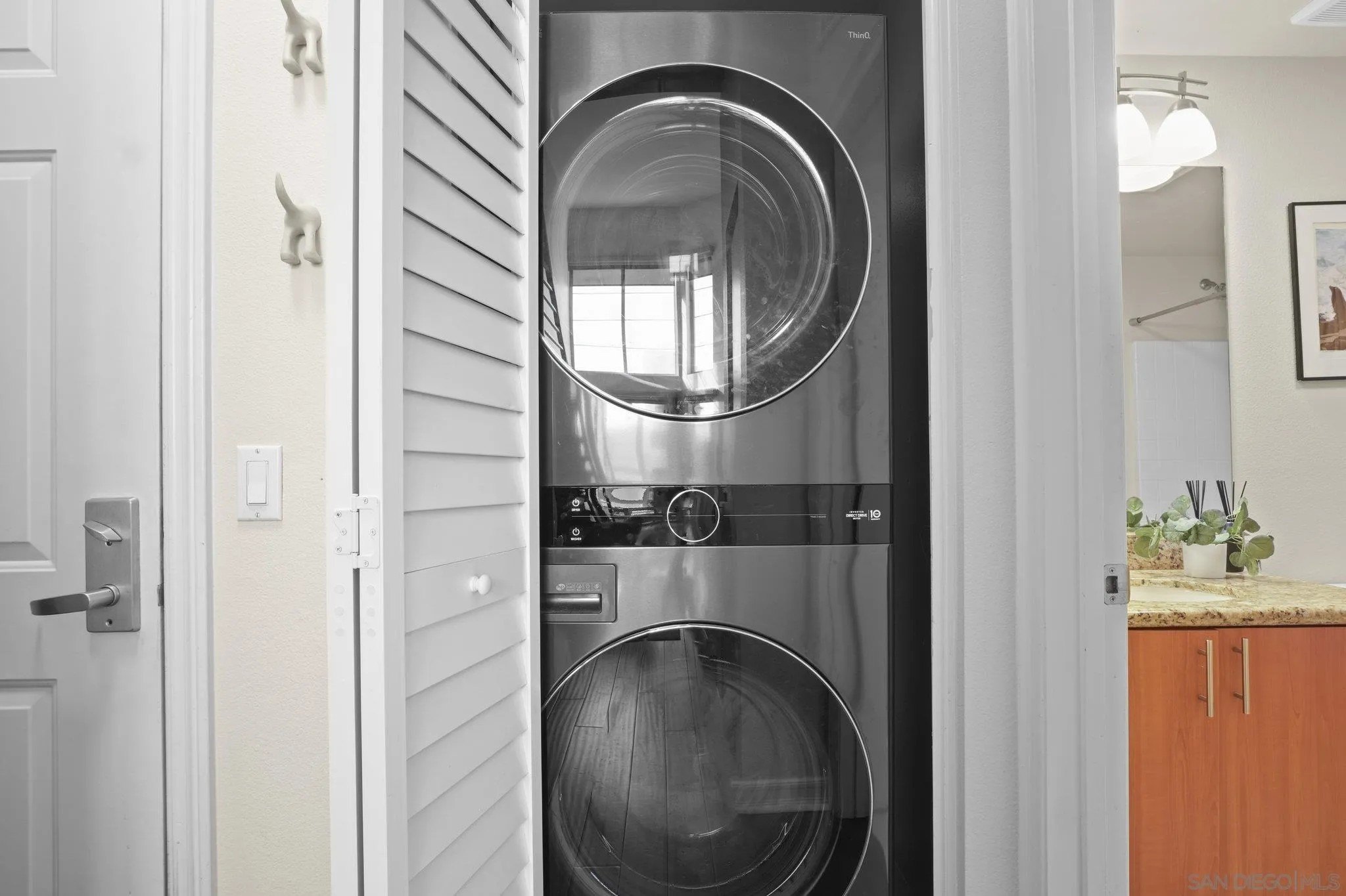 San Diego, California, 92101, United States, 1 Bedroom Bedrooms, ,1 BathroomBathrooms,Residential,For Sale,1951251