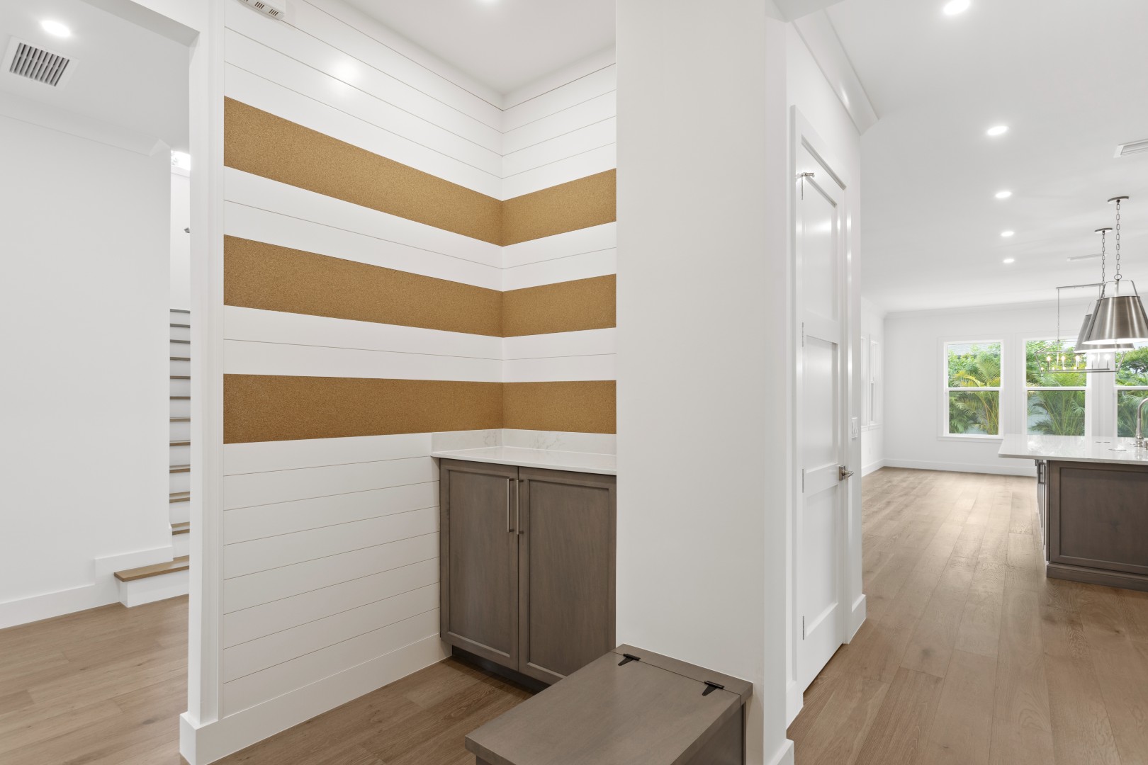 Tampa, Florida, 33611, United States, 6 Bedrooms Bedrooms, ,6 BathroomsBathrooms,Residential,For Sale,1981634