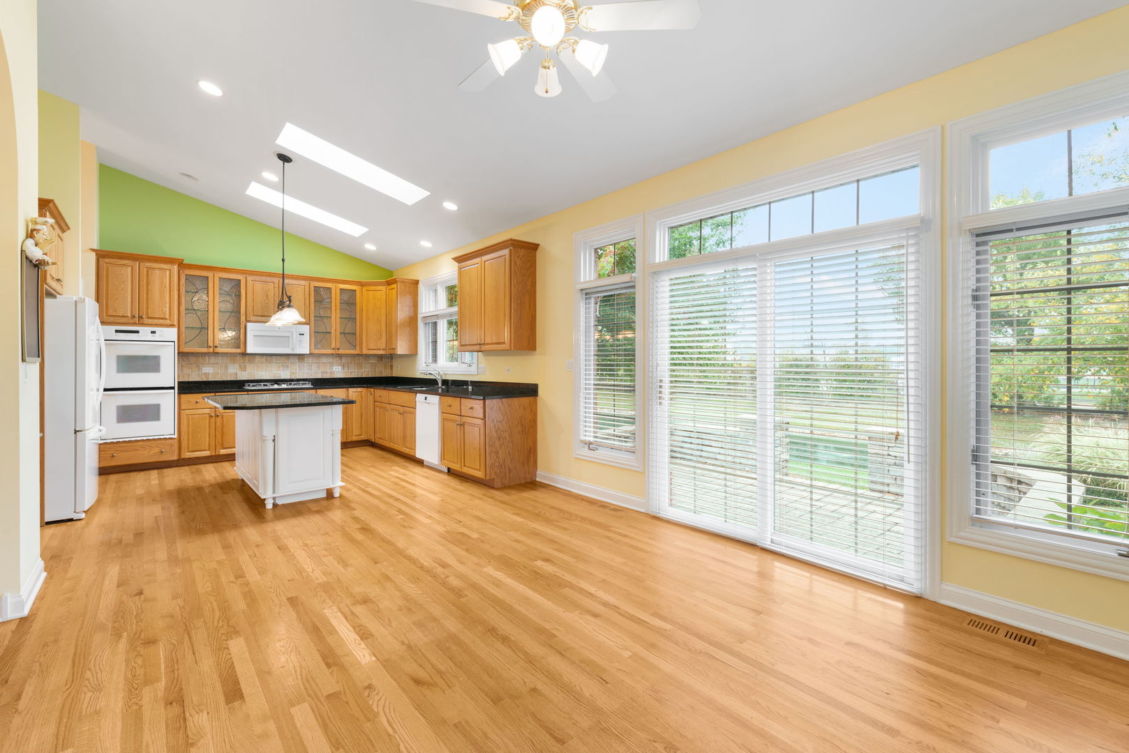 Palos Heights, Illinois, 60463, United States, 3 Bedrooms Bedrooms, ,4 BathroomsBathrooms,Residential,For Sale,1965288