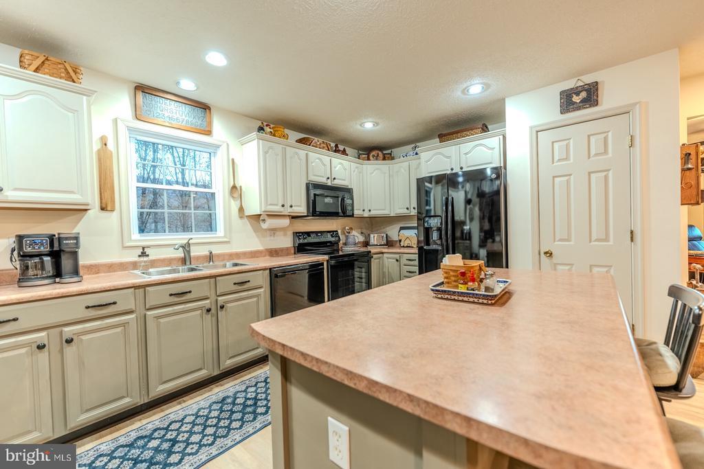 Paw Paw, West Virginia, 25434, United States, 3 Bedrooms Bedrooms, ,3 BathroomsBathrooms,Residential,For Sale,1989238