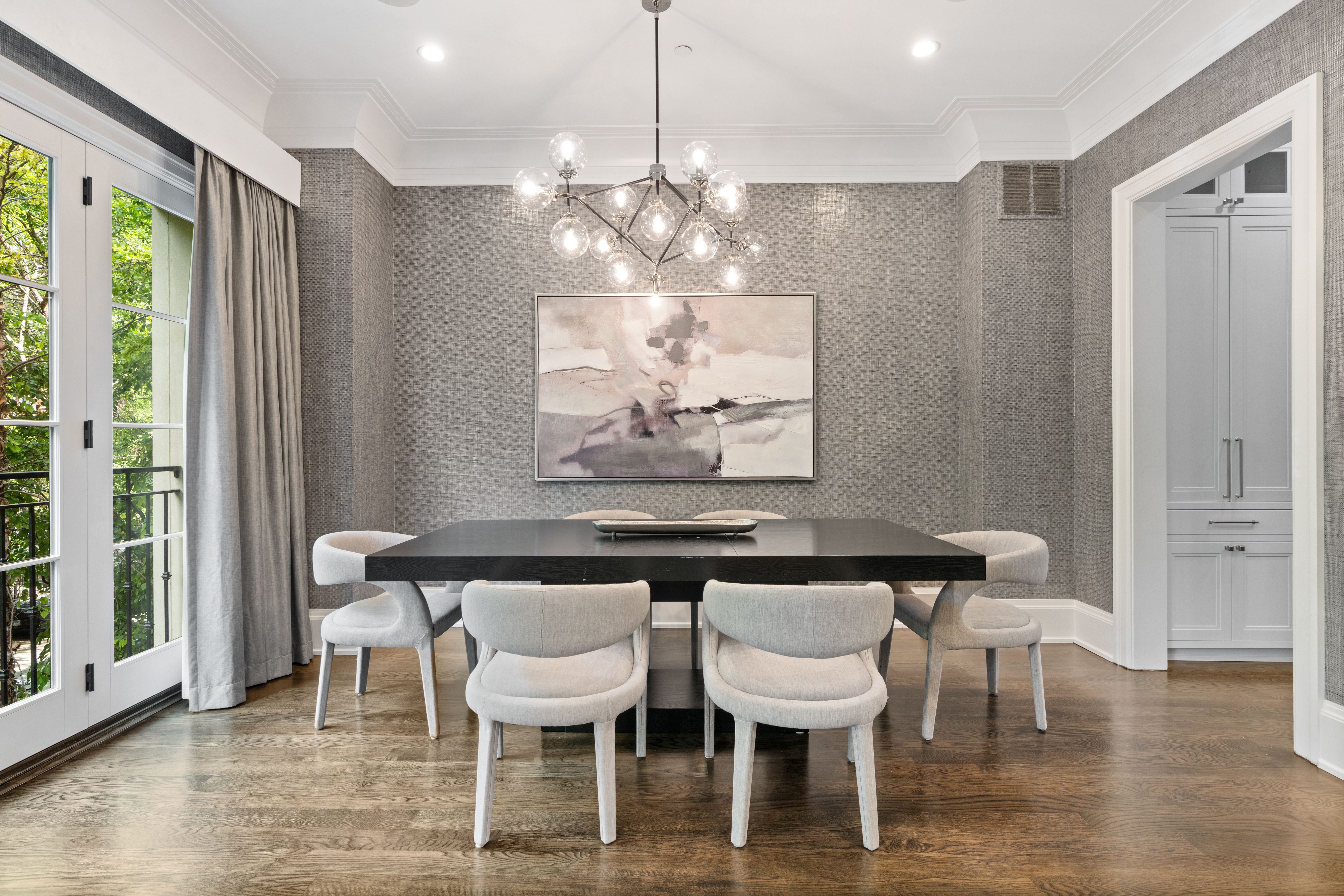  A Rare Opportunity to Own a 5,245-Square-Foot Single-Family Home - 物件實景