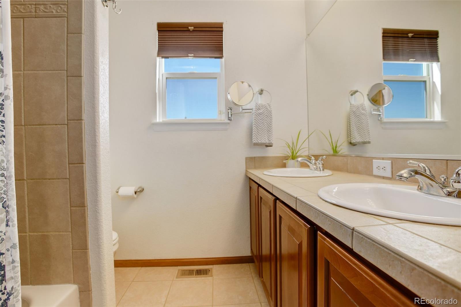 Erie, Colorado, 80516, United States, 4 Bedrooms Bedrooms, ,3 BathroomsBathrooms,Residential,For Sale,1794607