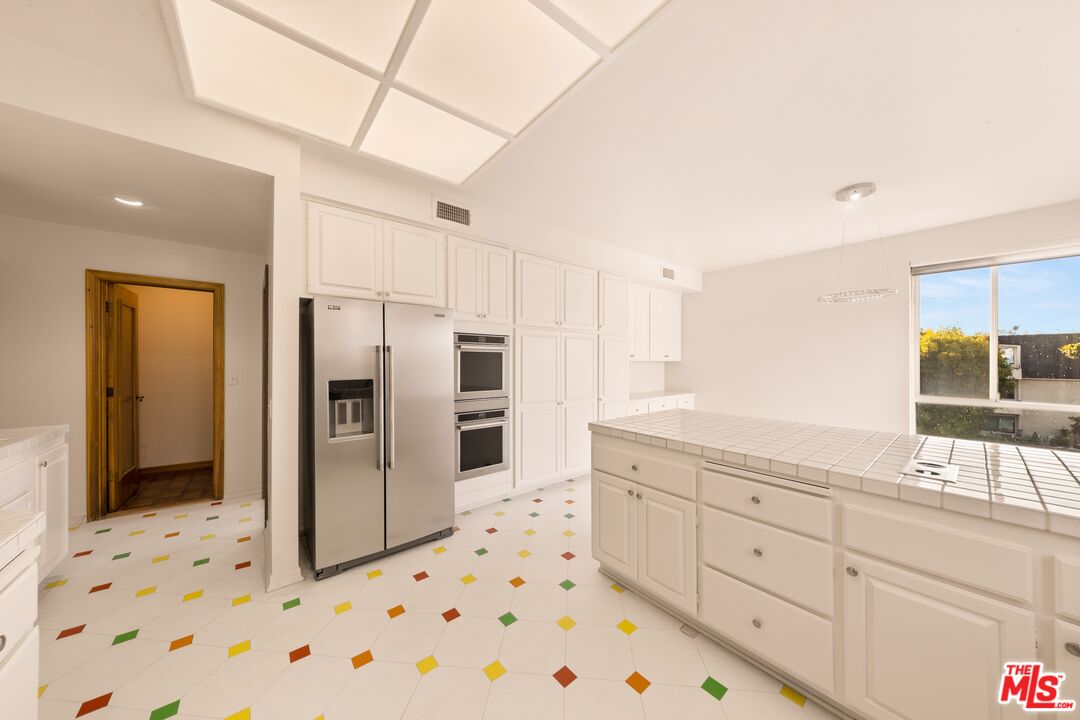 Los Angeles, California, 90035, United States, 3 Bedrooms Bedrooms, ,4 BathroomsBathrooms,Residential,For Sale,1989035