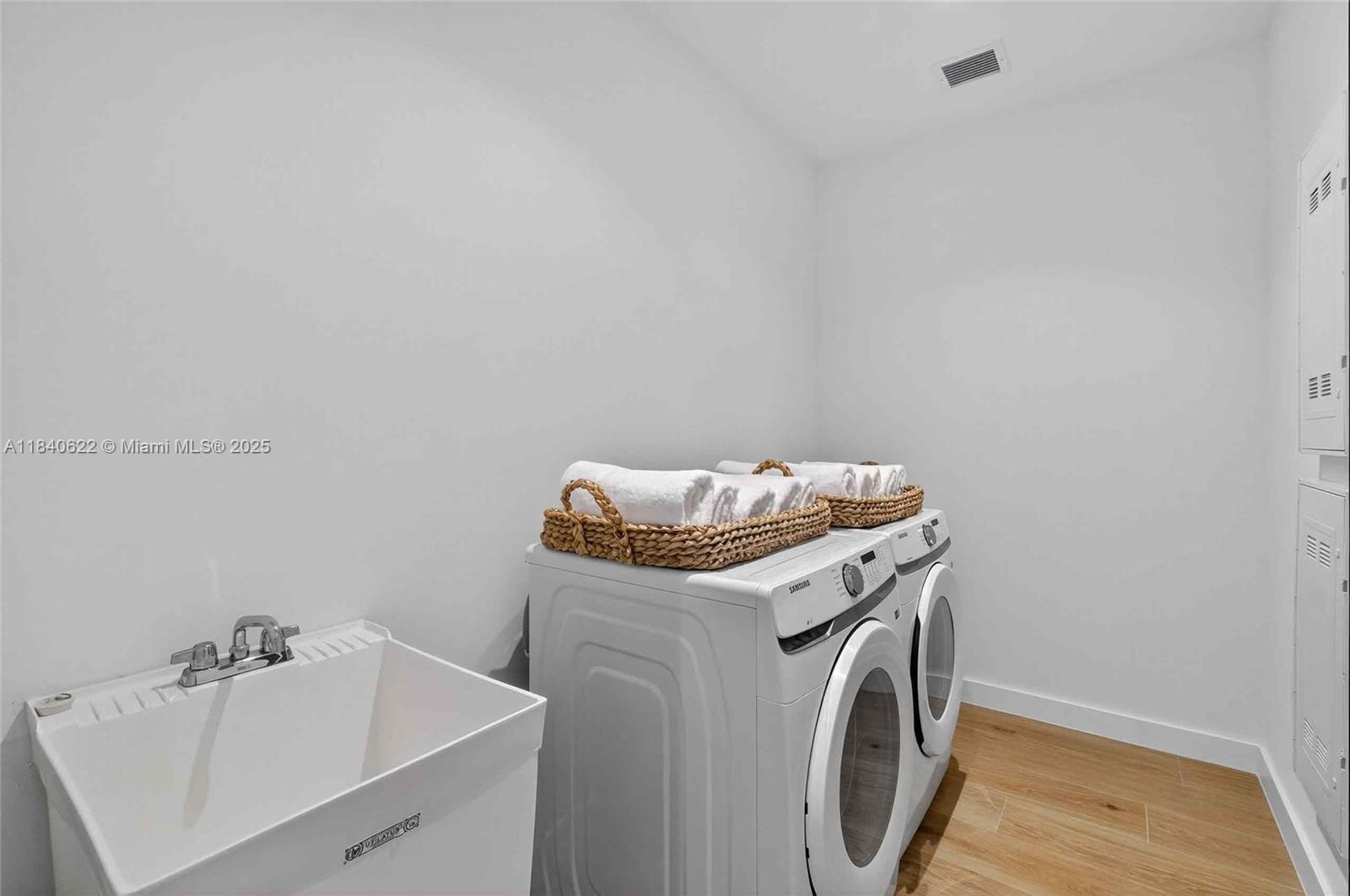 Miami, Florida, 33133, United States, 4 Bedrooms Bedrooms, ,4 BathroomsBathrooms,Residential,For Sale,1898315