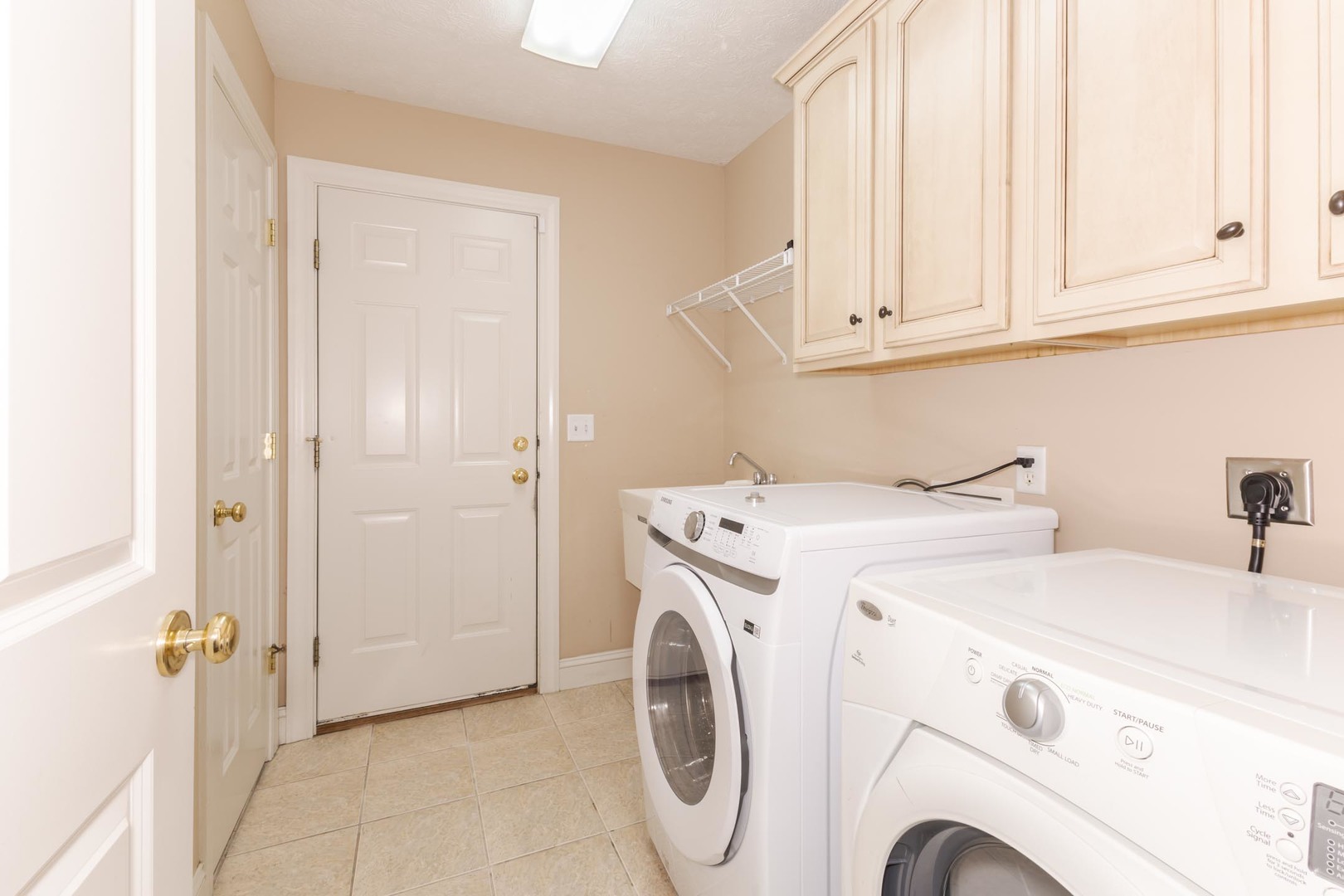 Bloomington, Illinois, 61704, United States, 4 Bedrooms Bedrooms, ,4 BathroomsBathrooms,Residential,For Sale,1957101