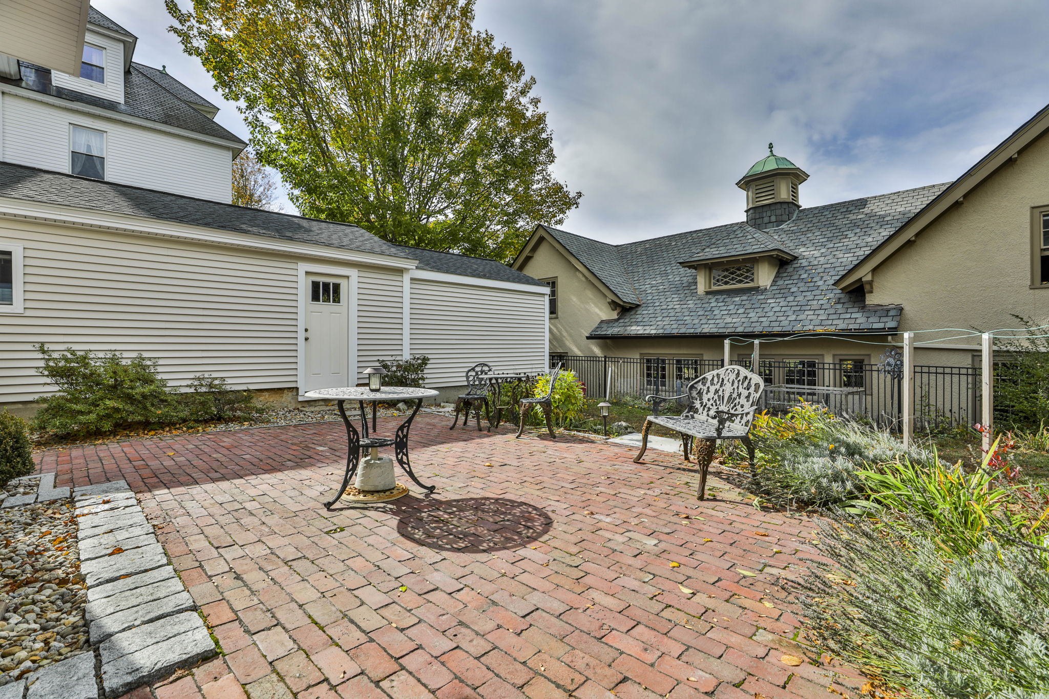 Manchester, New Hampshire, 03104, United States, 3 Bedrooms Bedrooms, ,2 BathroomsBathrooms,Residential,For Sale,1975563