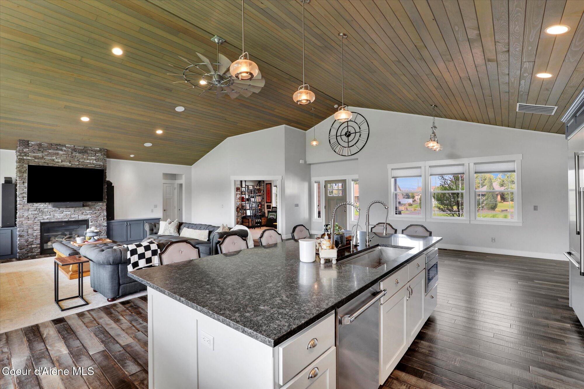 Post Falls, Idaho, 83854, United States, 5 Bedrooms Bedrooms, ,5 BathroomsBathrooms,Residential,For Sale,1981569