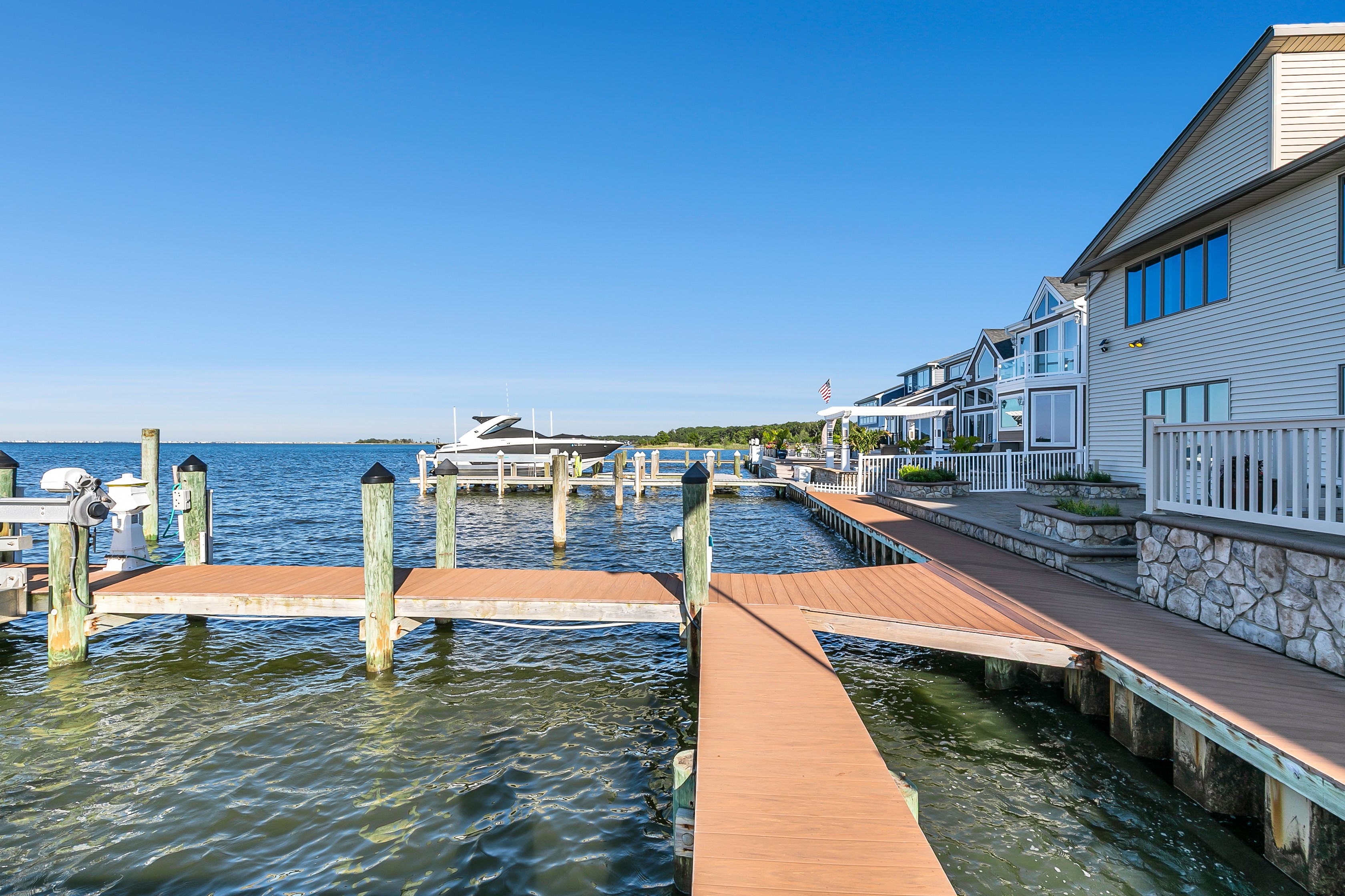  A Rare Bayfront Retreat on Silver Bay - 物件實景