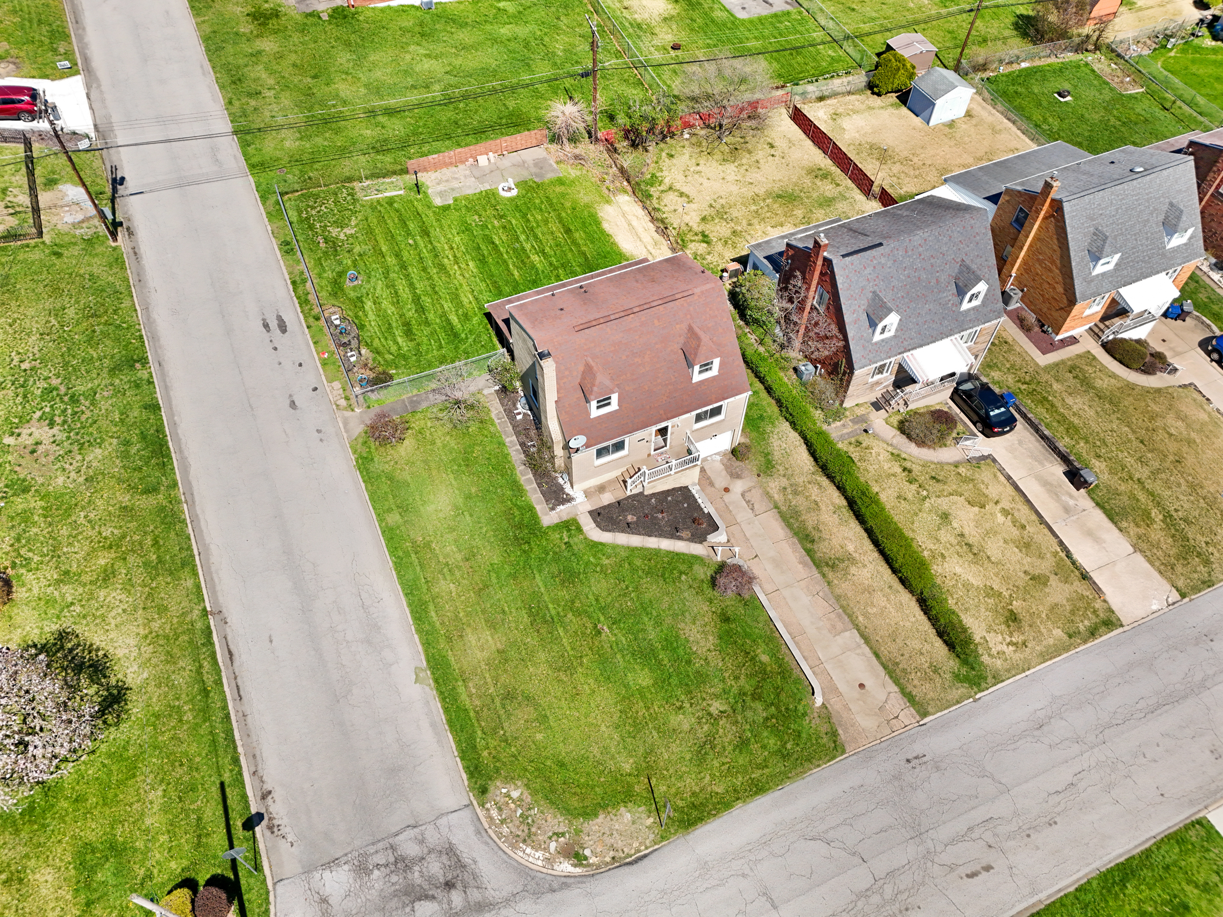  460 Jenne Drive, Pittsburgh, PA 15236 - 物件實景