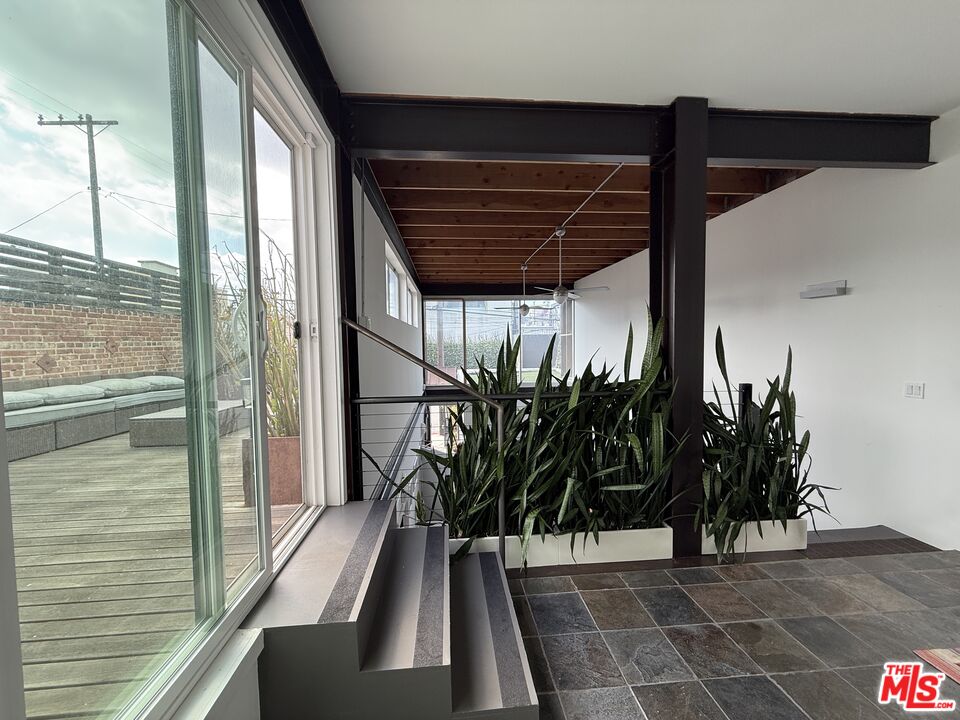 Venice, California, 90291, United States, 2 Bedrooms Bedrooms, ,2 BathroomsBathrooms,Residential,For Sale,1989635