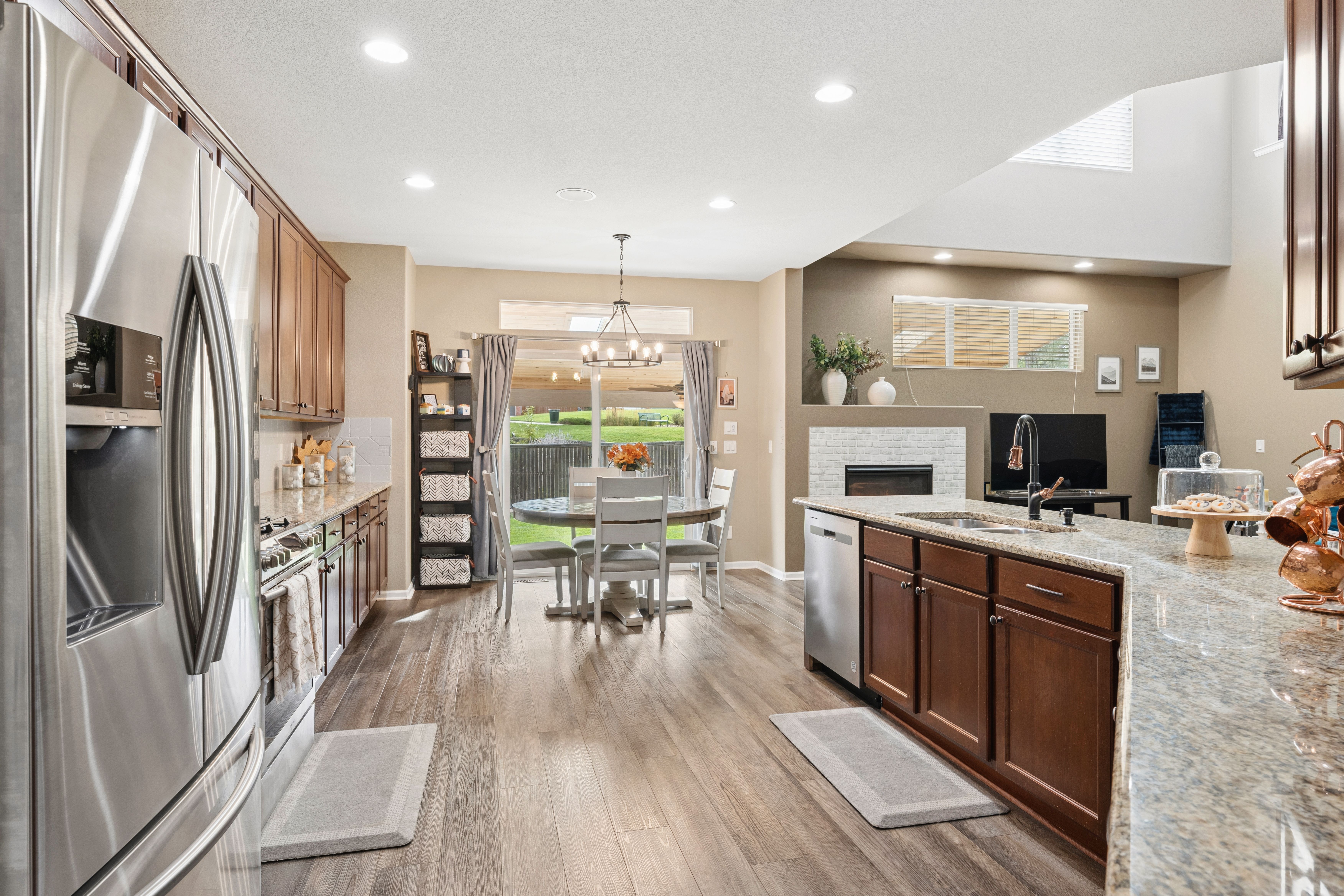  Beautiful Home Located in the Highly Desirable Haven at York Street Community - 物件實景