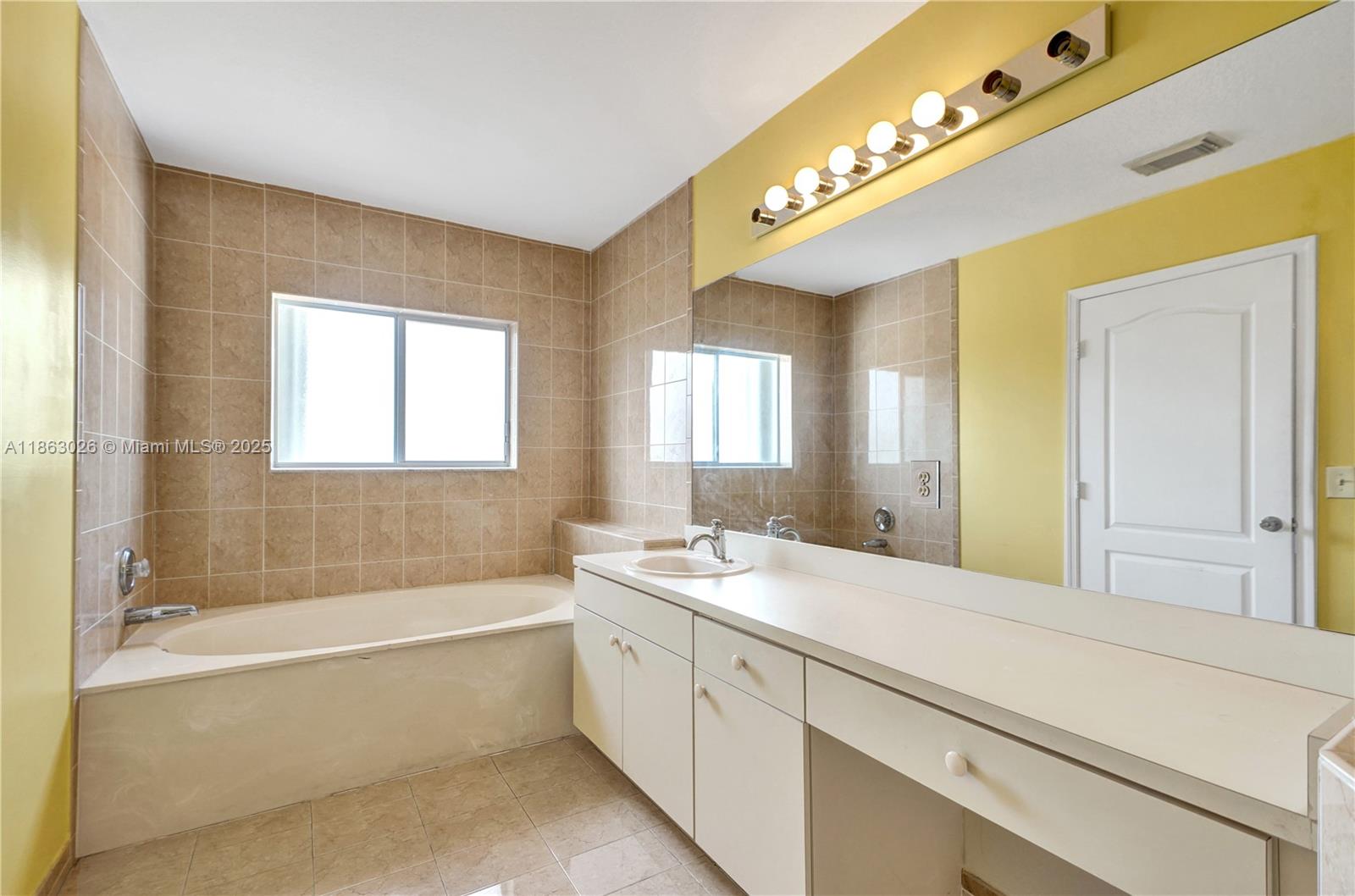Miami, Florida, 33187, United States, 4 Bedrooms Bedrooms, ,3 BathroomsBathrooms,Residential,For Sale,1926349