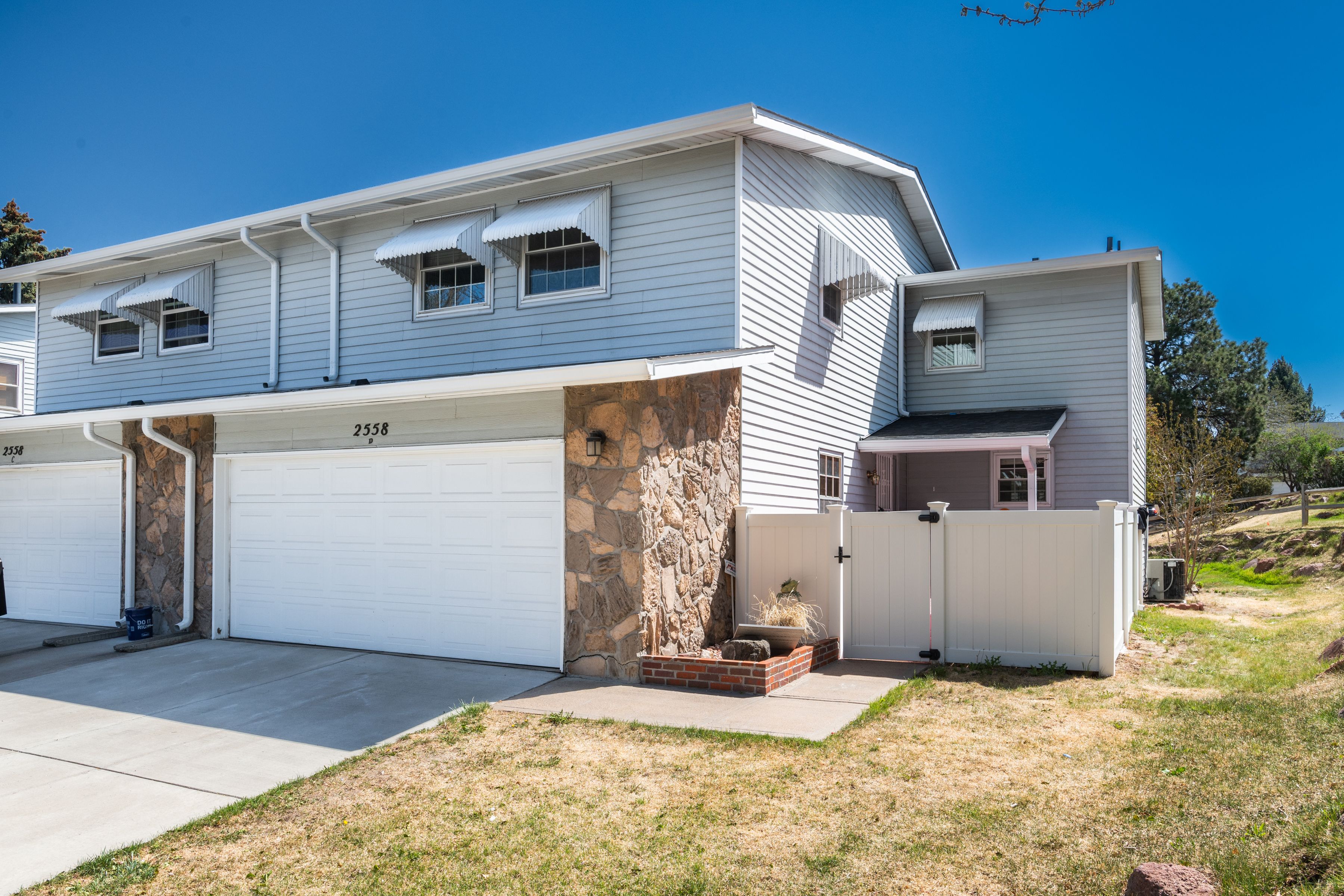  Beautifully maintained end unit in the Fairway 16 community of Heatheridge - 物件實景