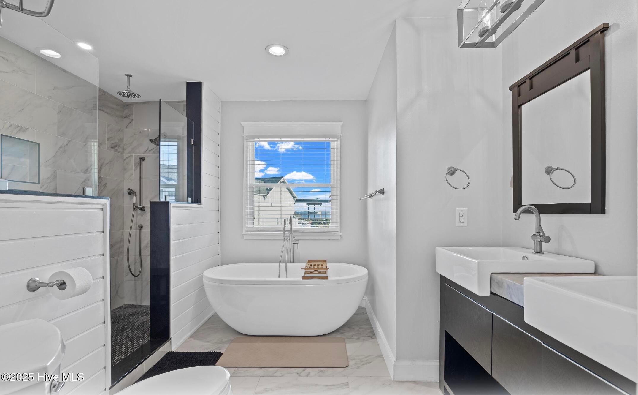 Manteo, North Carolina, 27954, United States, 3 Bedrooms Bedrooms, ,3 BathroomsBathrooms,Residential,For Sale,1900886