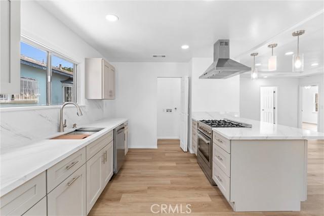 Los Angeles, California, 90043, United States, 3 Bedrooms Bedrooms, ,2 BathroomsBathrooms,Residential,For Sale,1909410