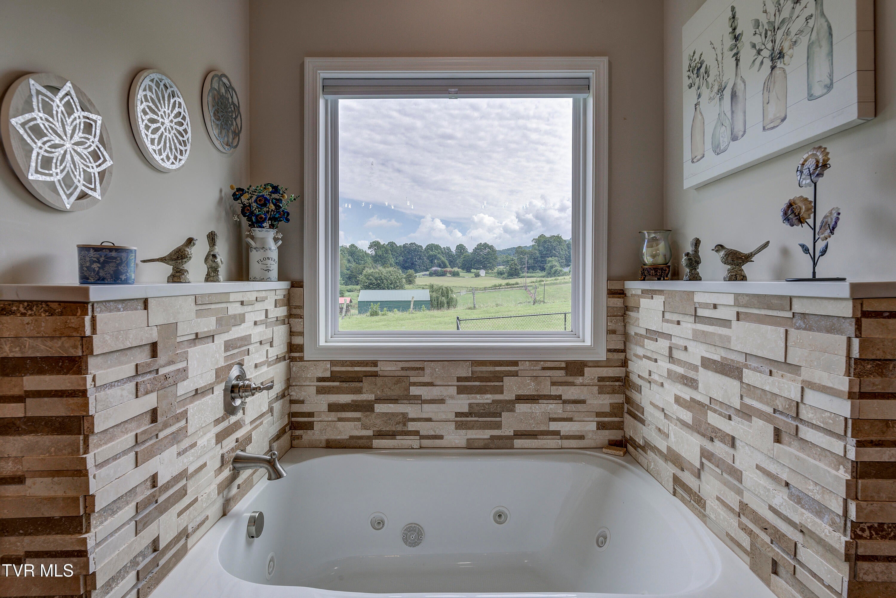 Elizabethton, Tennessee, 37643, United States, 3 Bedrooms Bedrooms, ,2 BathroomsBathrooms,Residential,For Sale,1925509