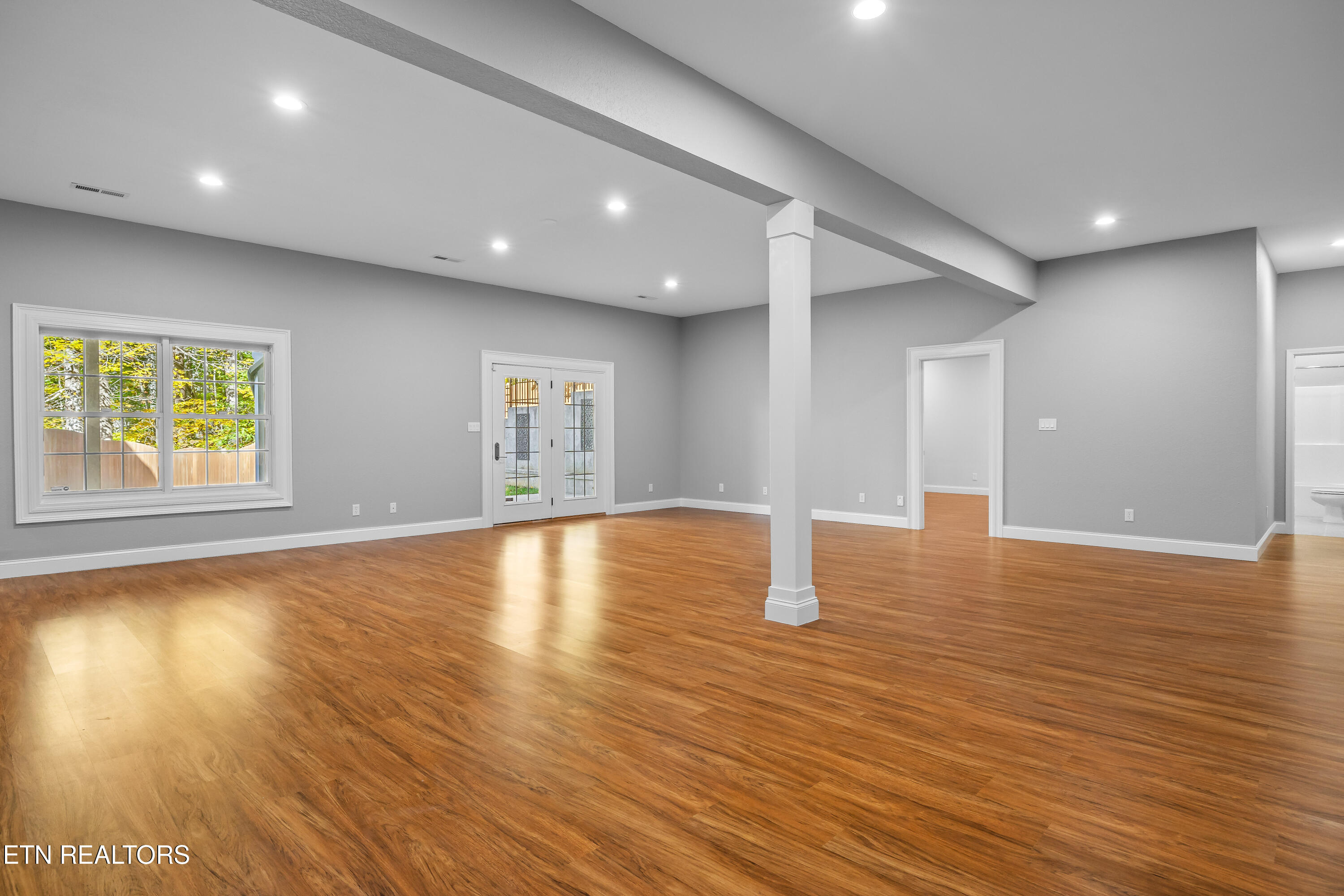 Maryville, Tennessee, 37803, United States, 4 Bedrooms Bedrooms, ,5 BathroomsBathrooms,Residential,For Sale,1984597