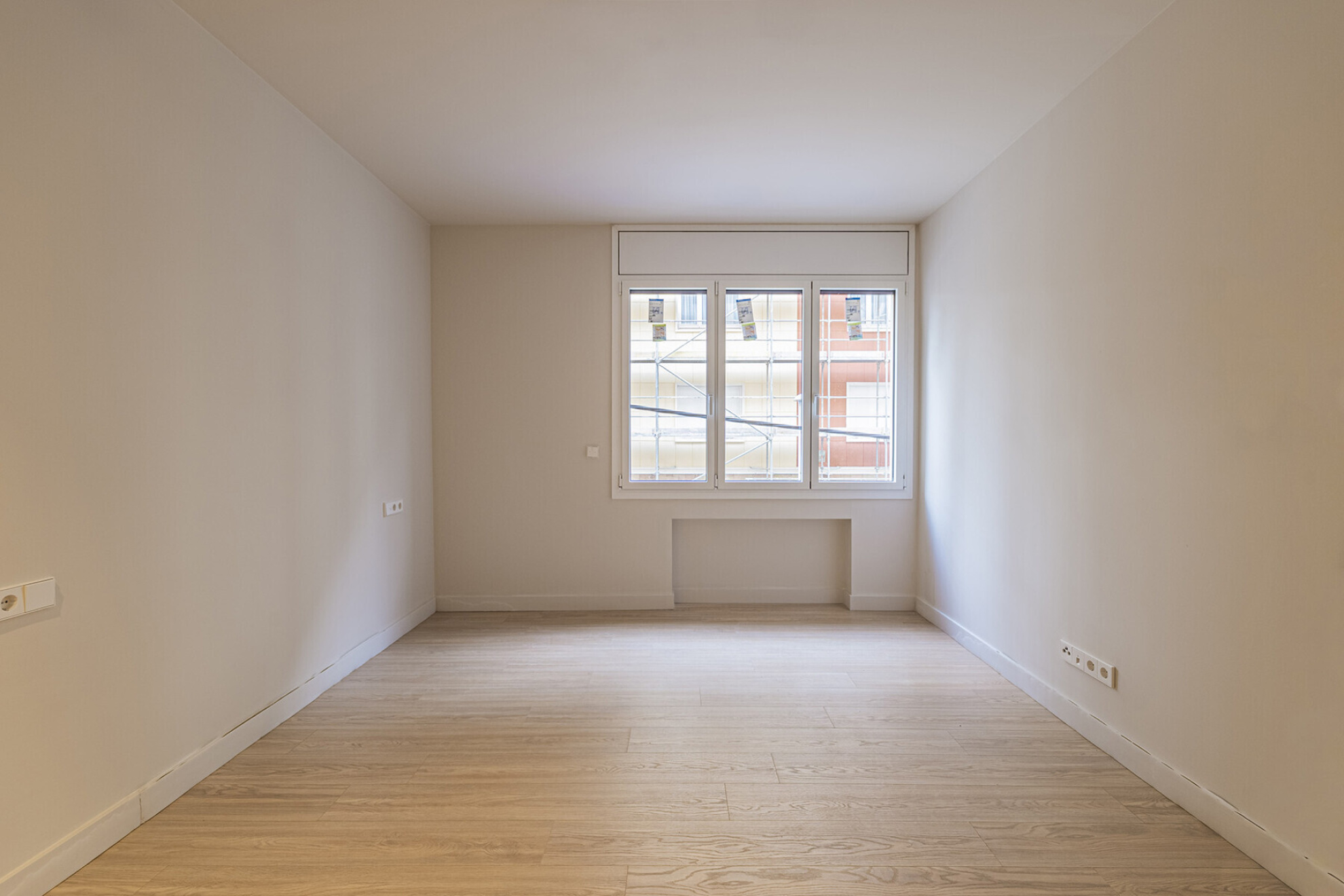  Fantastic renovated apartment with large garden at the living room level - 物件實景