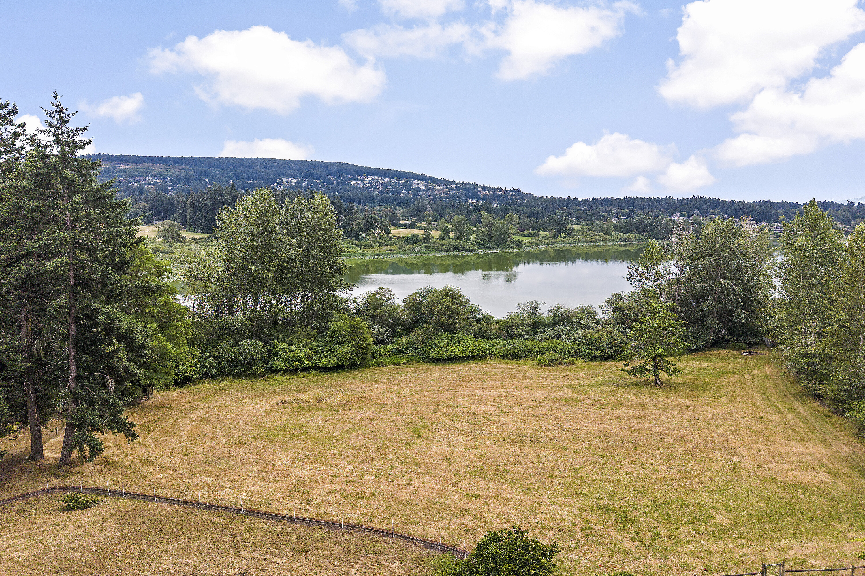  Remarkable Lakefront Estate - 物件實景