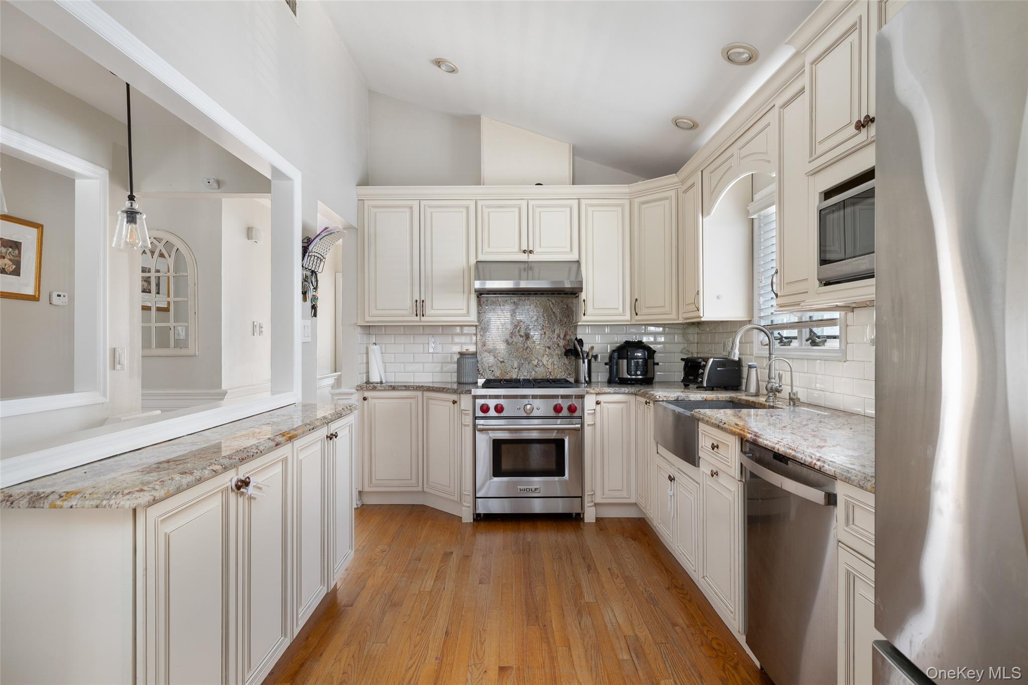 Babylon, New York, 11702, United States, 3 Bedrooms Bedrooms, ,2 BathroomsBathrooms,Residential,For Sale,1930395