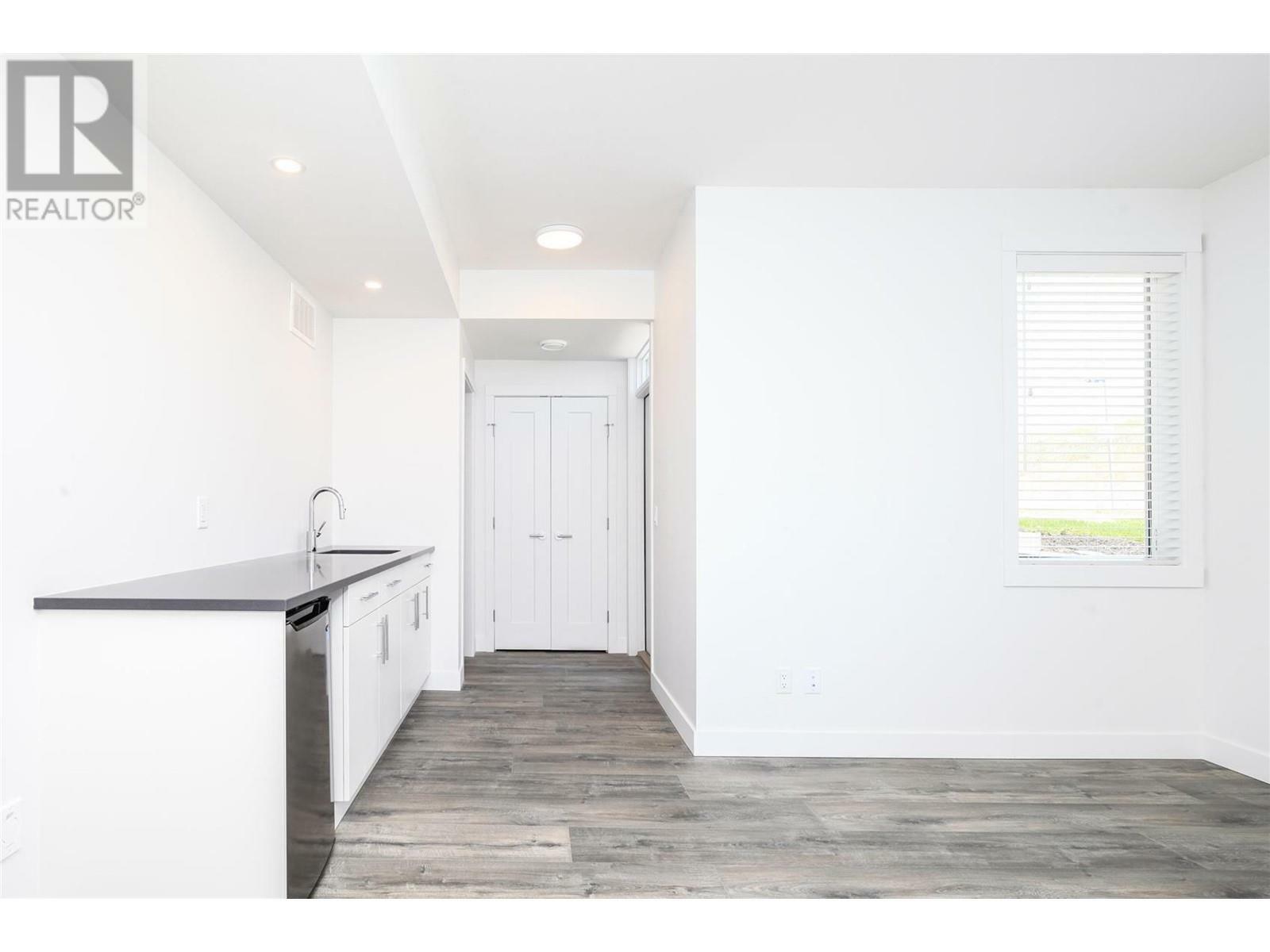 KELOWNA, British Columbia, V1Y 9T1, CA, 3 Bedrooms Bedrooms, ,3 BathroomsBathrooms,Residential,For Sale,1961682