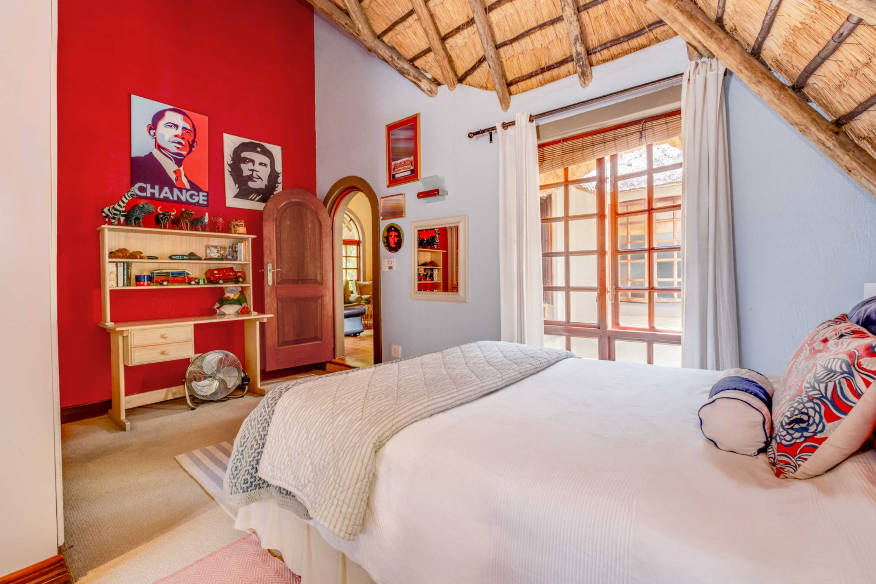  Modern Thatched Family Home For The Executive Buyer - 物件實景