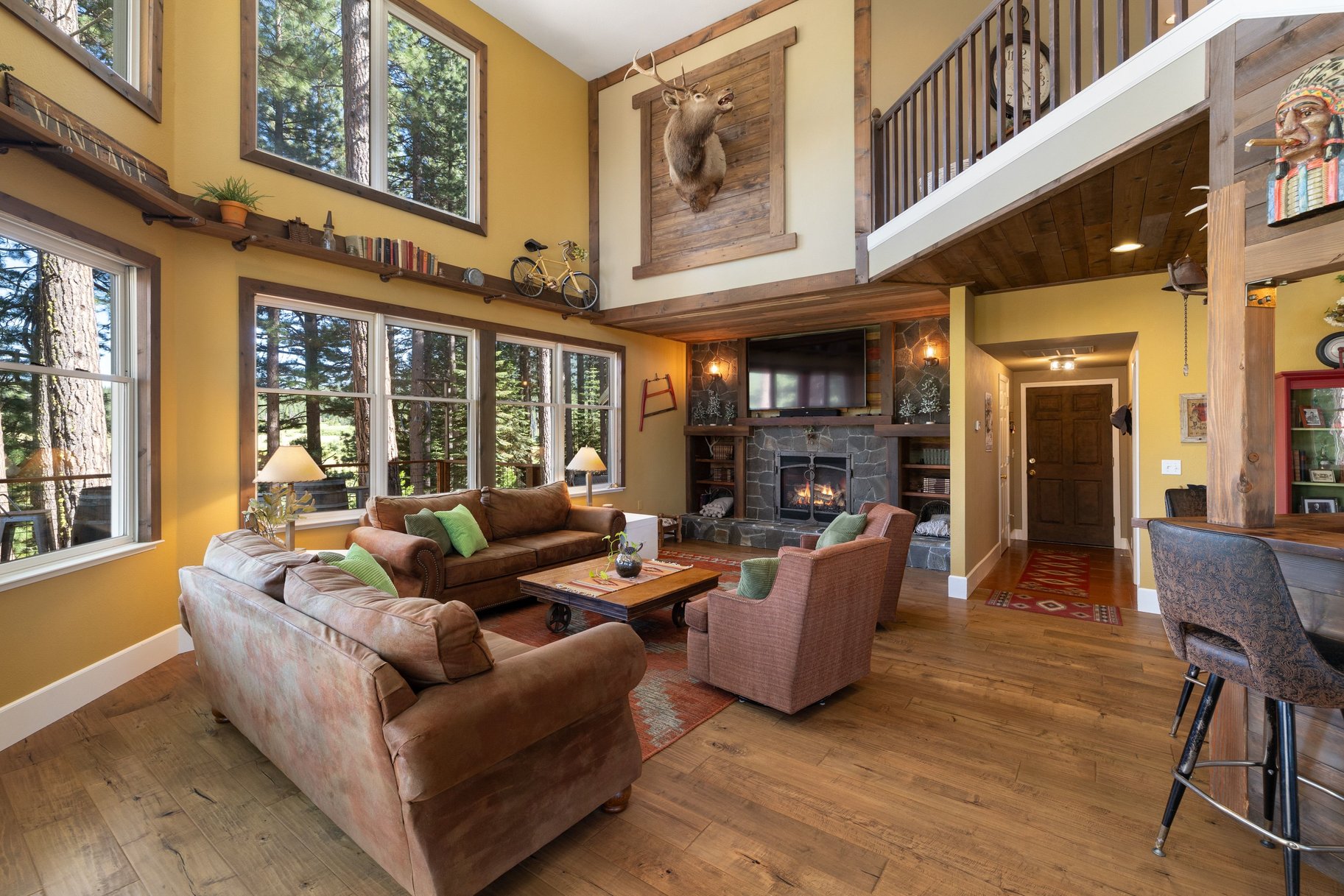  Hilltop Whitehawk Ranch Estate with Sweeping Meadow, Pond & Mountain Views - 物件實景