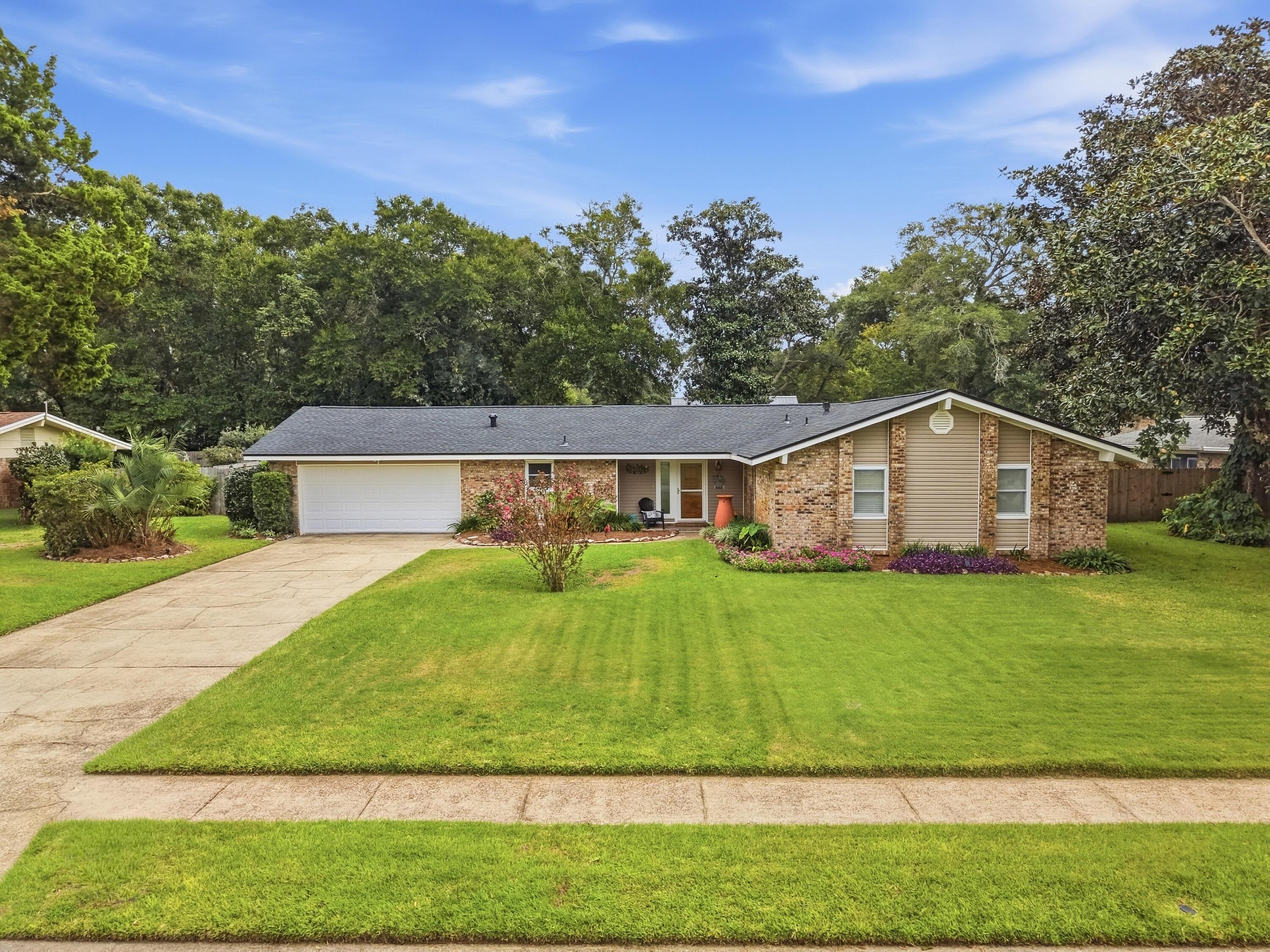 Sioux Cir, Fort Walton Beach, FL 32547