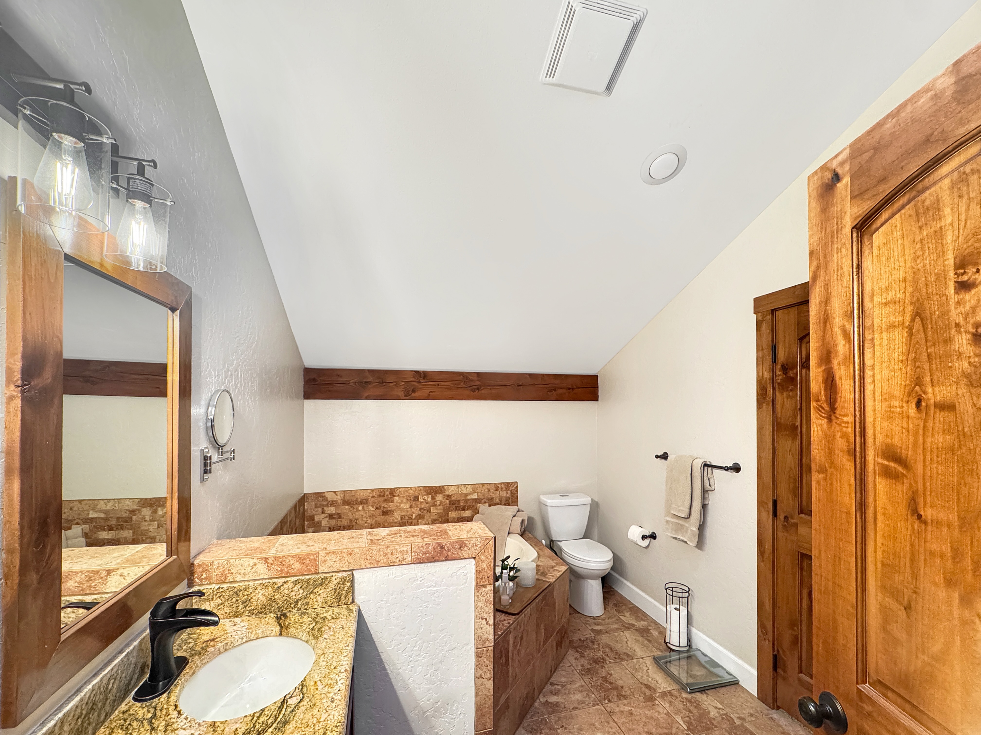 Sagle, Idaho, 83860, United States, 3 Bedrooms Bedrooms, ,3 BathroomsBathrooms,Residential,For Sale,1792364