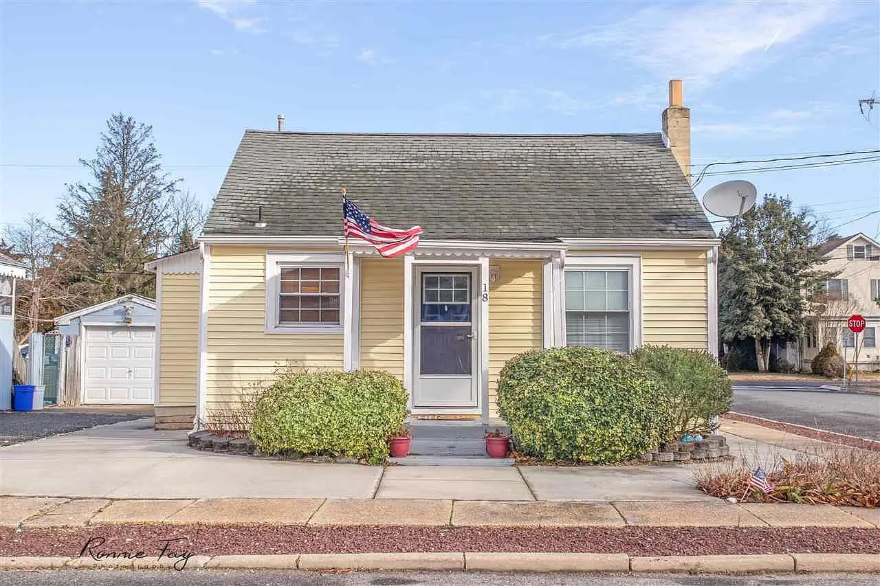 Pershing Ave, Cape May Court House, NJ 08210