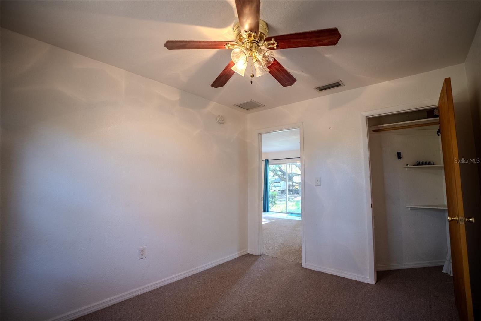 LADY LAKE, Florida, 32159, United States, 5 Bedrooms Bedrooms, ,3 BathroomsBathrooms,Residential,For Sale,1850305