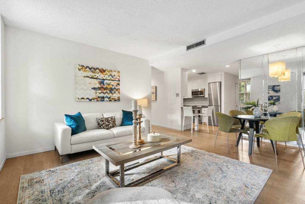 Newton, Massachusetts, 02464, United States, 2 Bedrooms Bedrooms, ,1 BathroomBathrooms,Residential,For Sale,1956329