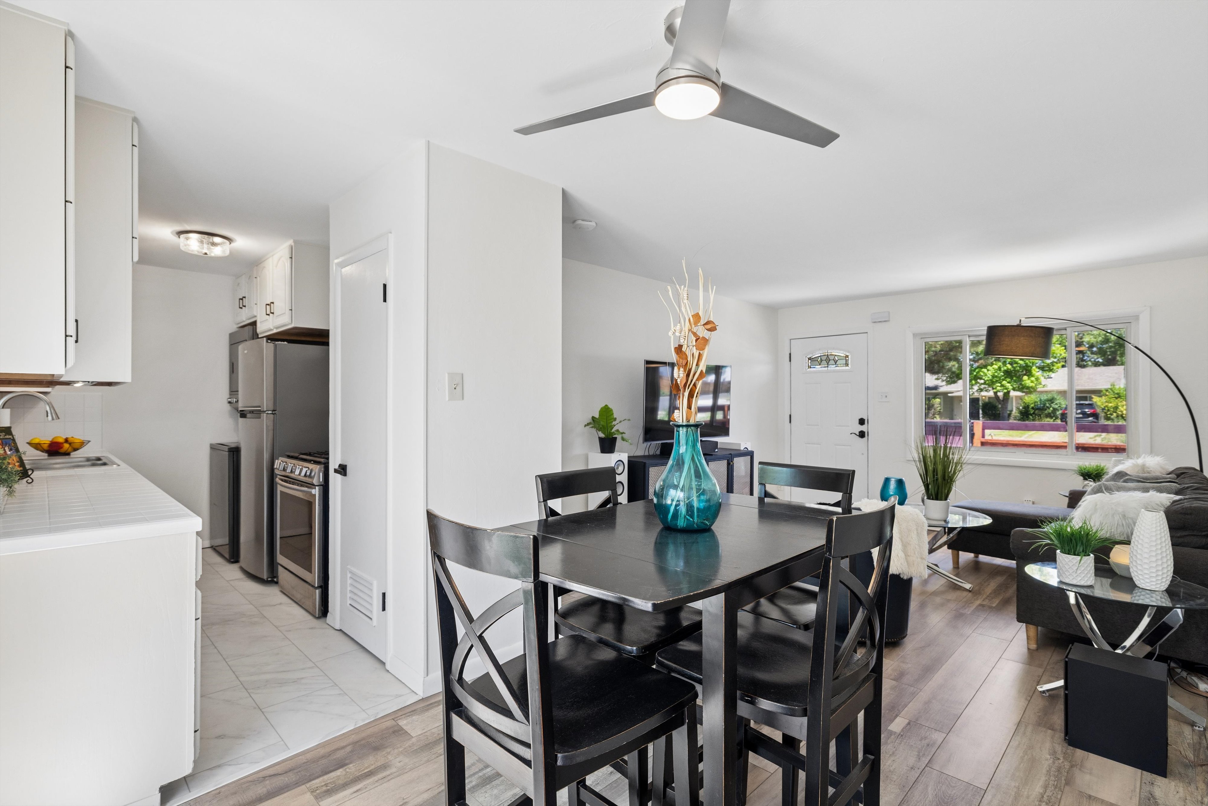  Beautifully updated and ideally positioned in sought-after University Hills - 物件實景